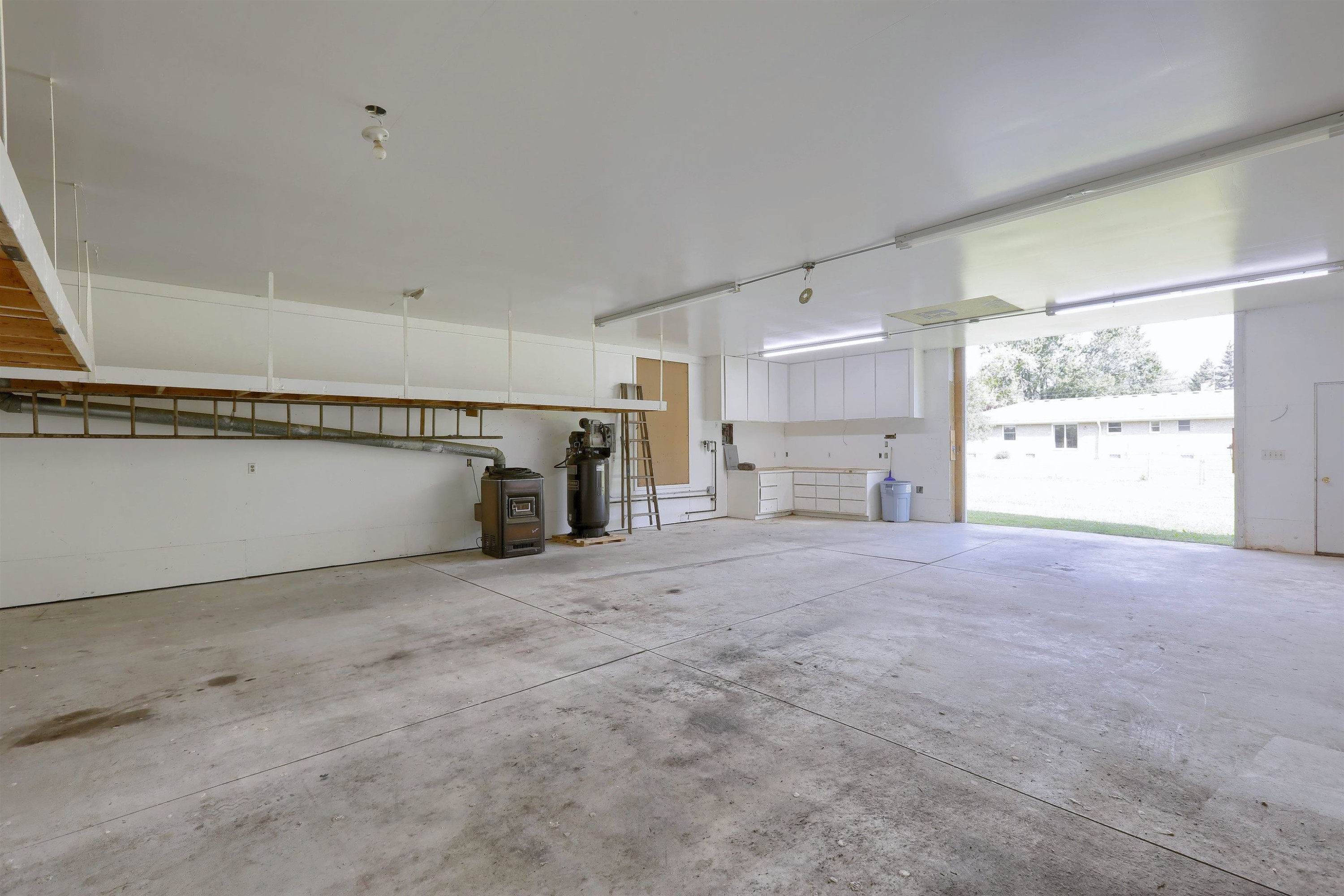 2734 E Wattles Road, Troy, MI 48085 — Photo 42