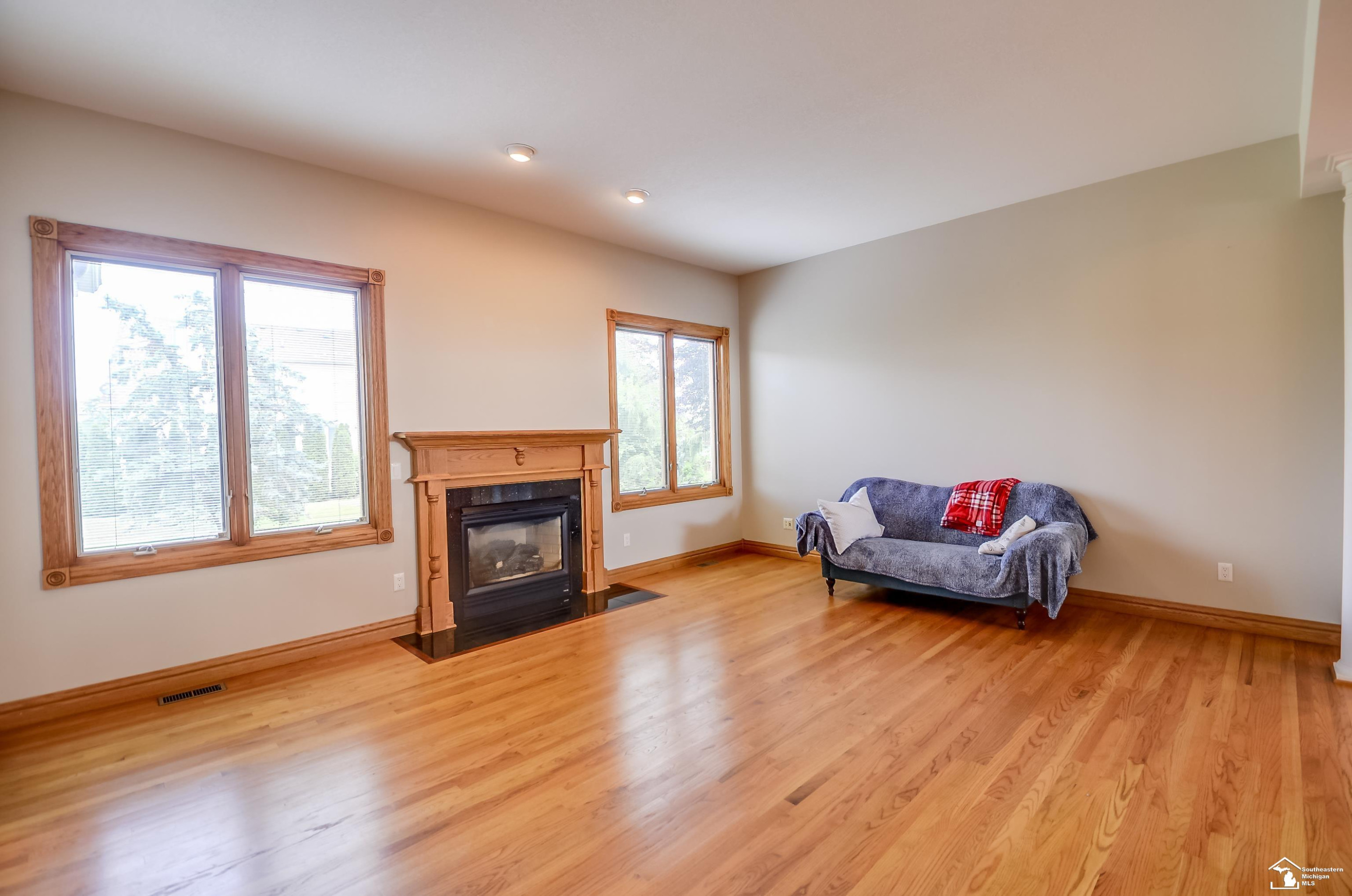 4077 Brest Rd Road, Newport, MI 48166 — Photo 9