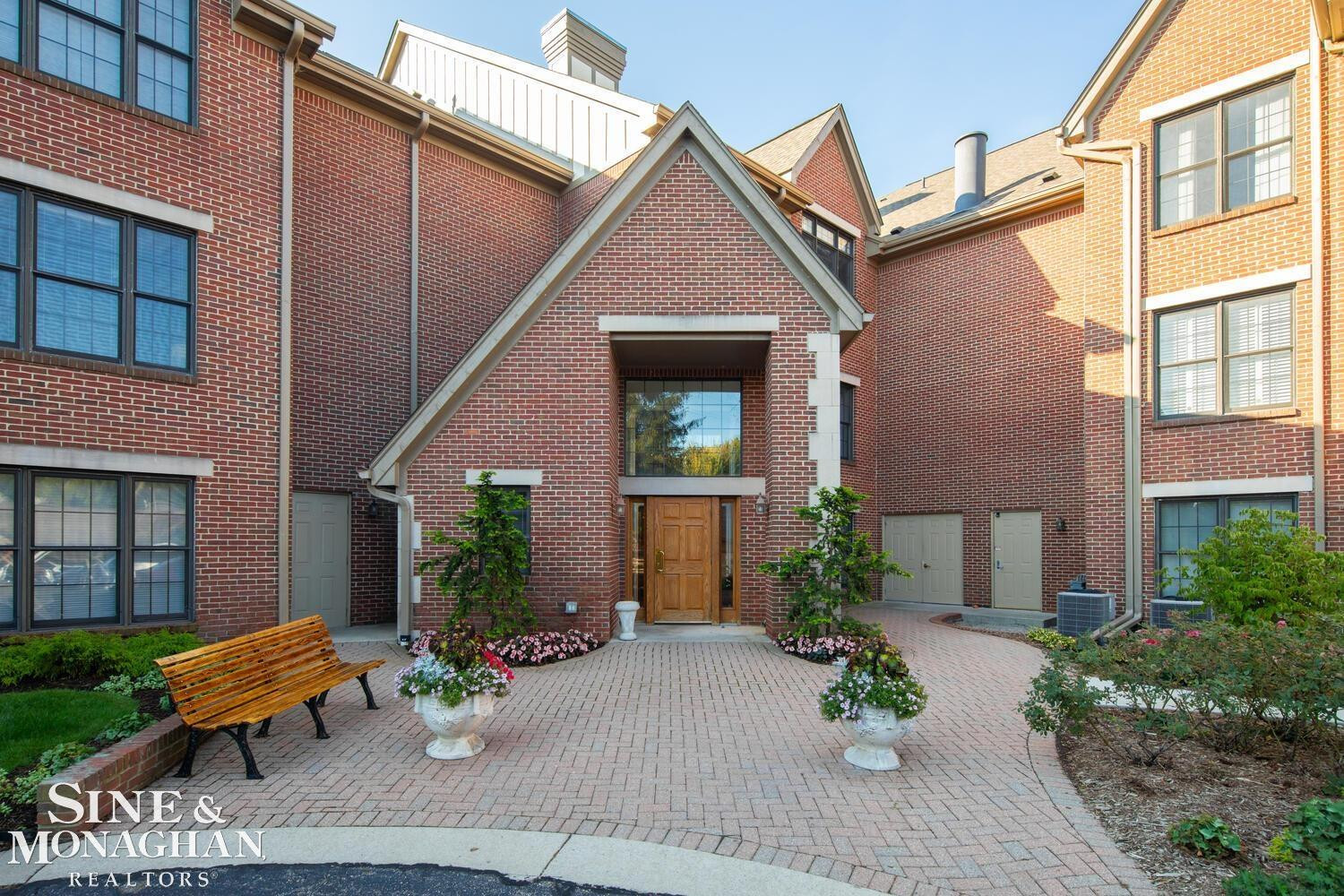 54 Pointe Park Place, Grosse Pointe Park, MI 48230 — Photo 2