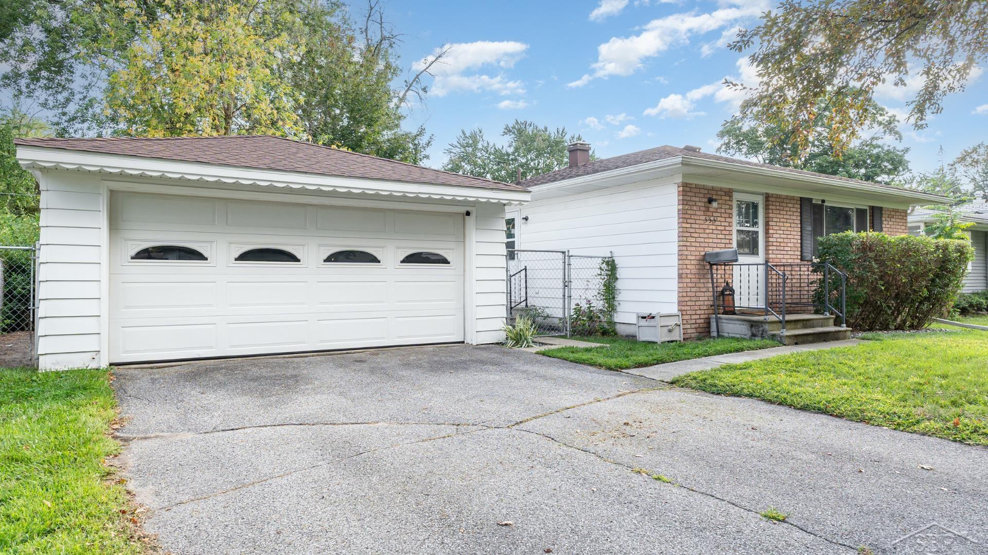 555 Pioneer Trail Street, Saginaw, MI 48604 — Photo 2