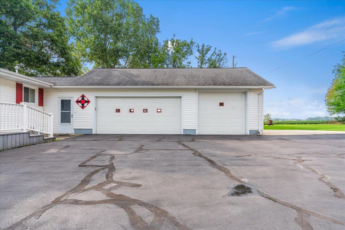 8360 Lytle Road, Corunna, MI 48817 — Photo 7