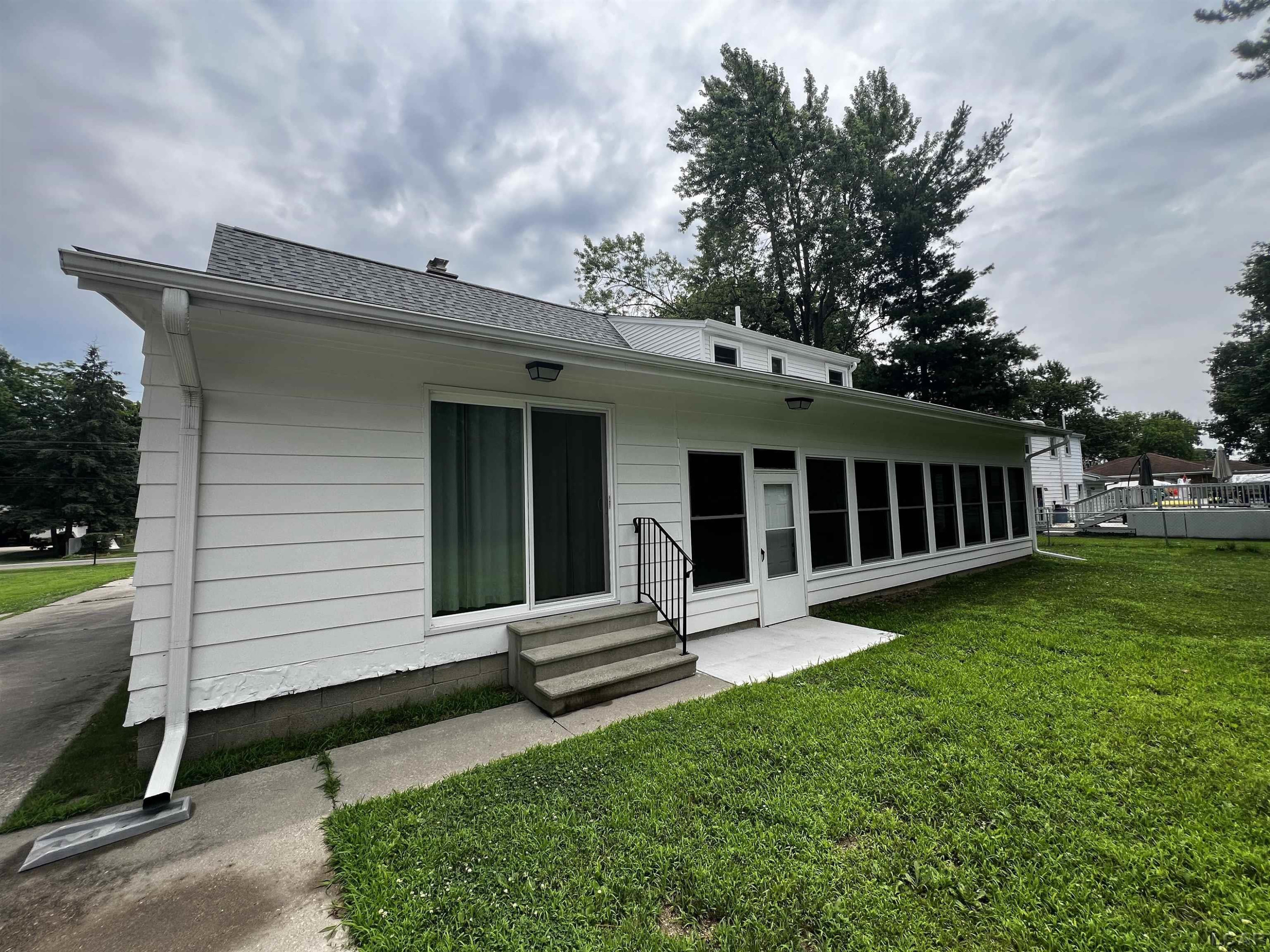 2682 Elmwood Drive, Adrian, MI 49221 — Photo 4