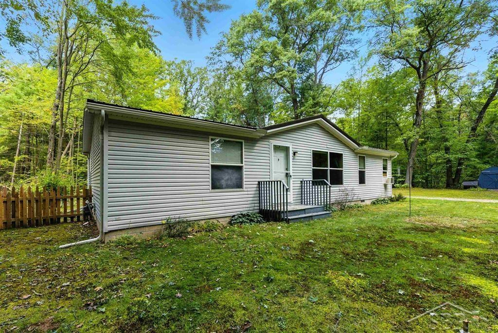 450 W Wackerly Road, Sanford, MI 48657 — Photo 2