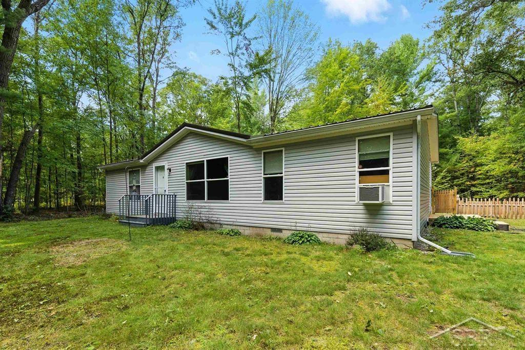 450 W Wackerly Road, Sanford, MI 48657 — Photo 3