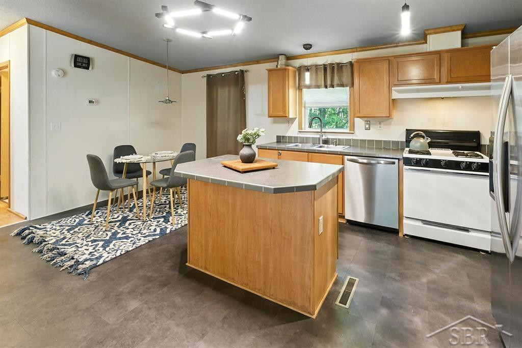450 W Wackerly Road, Sanford, MI 48657 — Photo 10