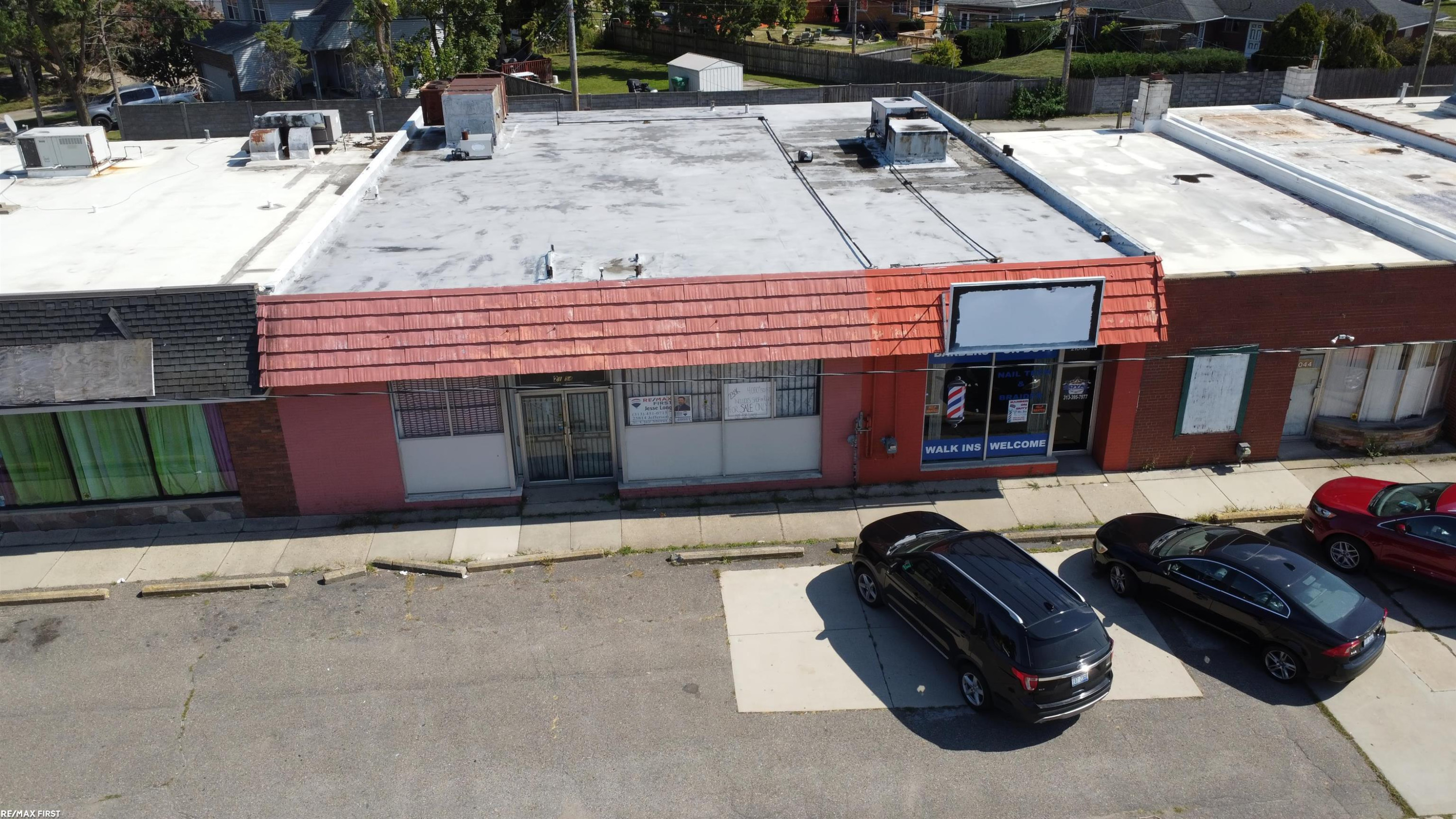 21048 Kelly Road, Eastpointe, MI 48021
