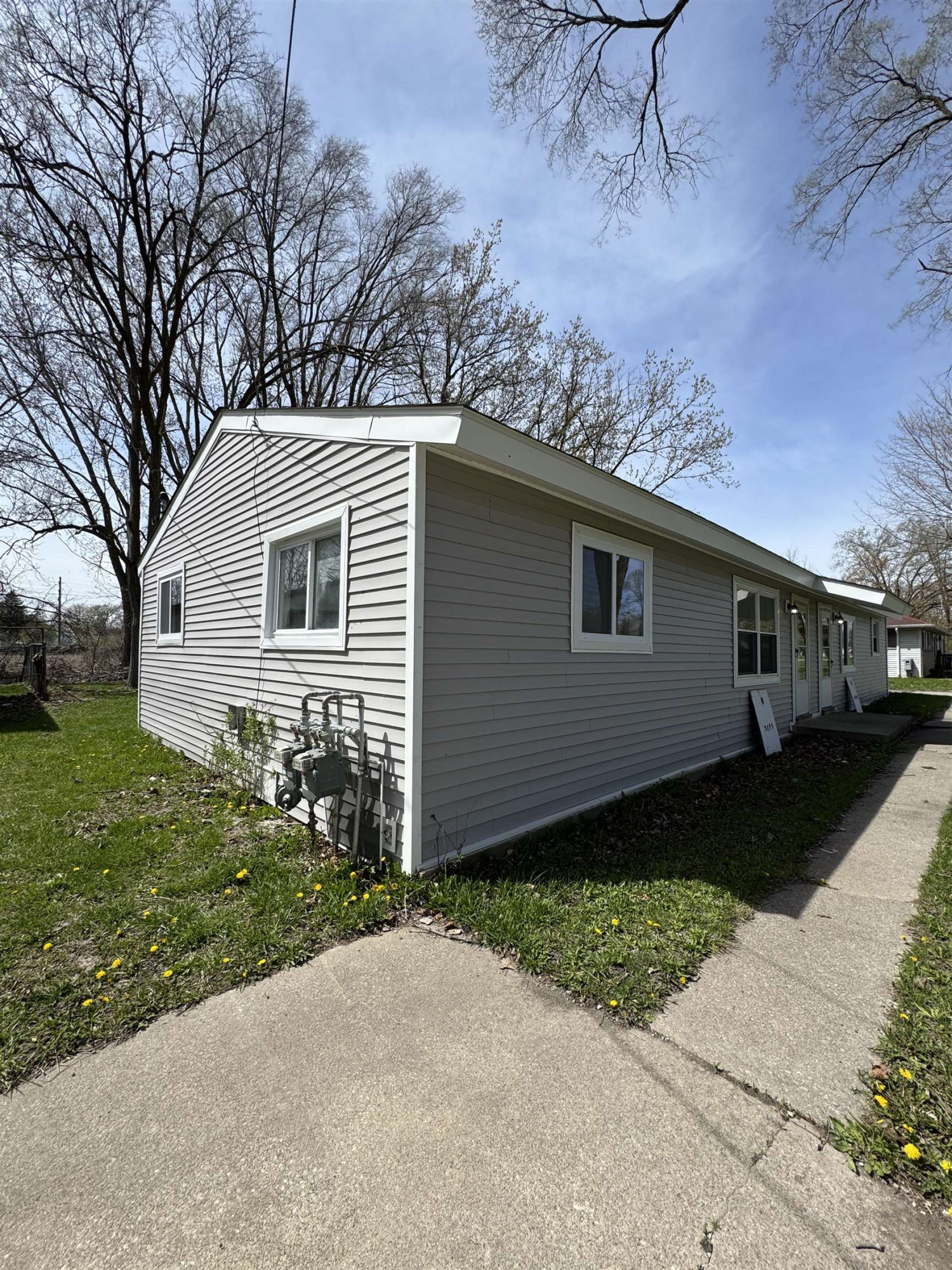 3143-3145 Walters Drive, Saginaw, MI 48601 — Photo 2