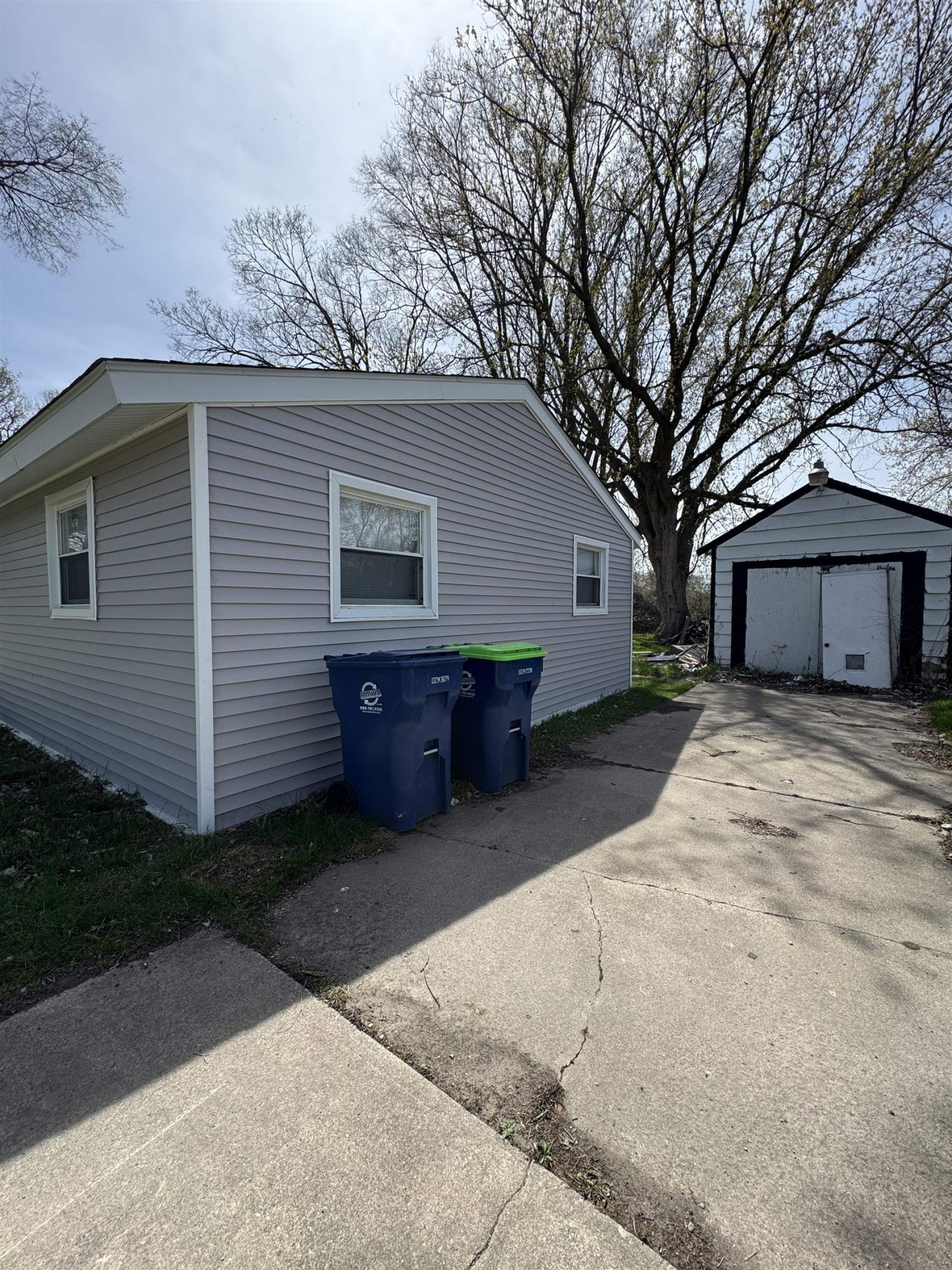 3143-3145 Walters Drive, Saginaw, MI 48601 — Photo 3