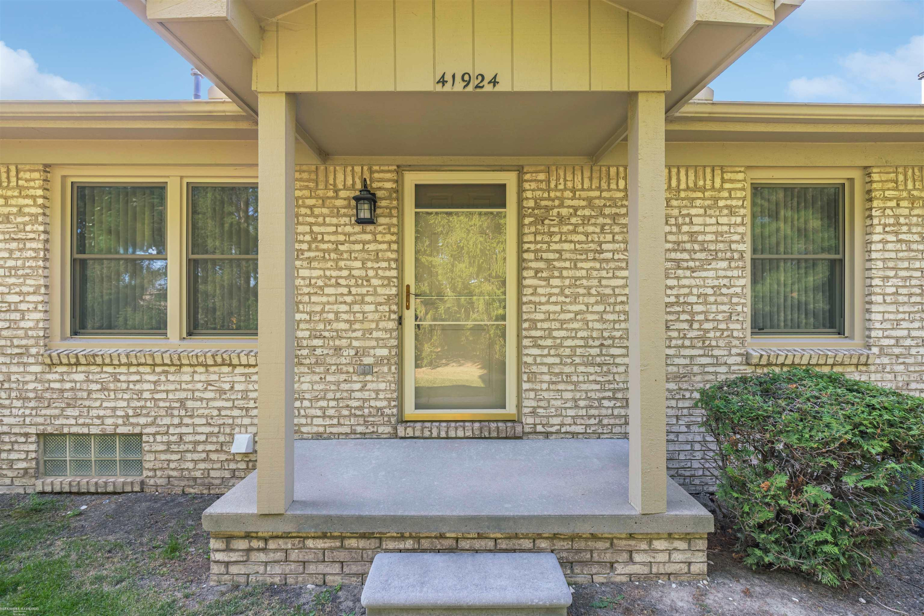 41924 King Edward Court, Clinton, MI 48038 — Photo 4