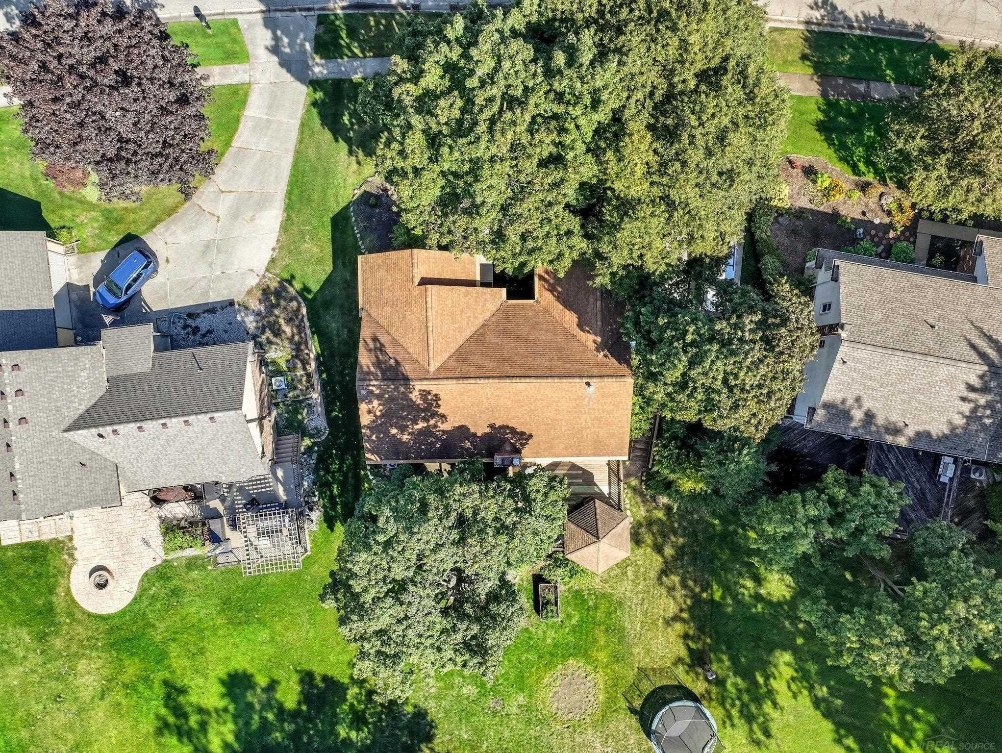325 Lakes Edge Drive, Oxford, MI 48371 — Photo 8
