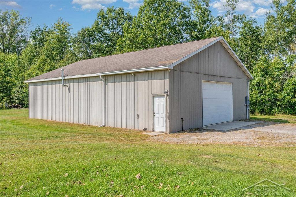 247 N Five Mile Road, Midland, MI 48640 — Photo 24