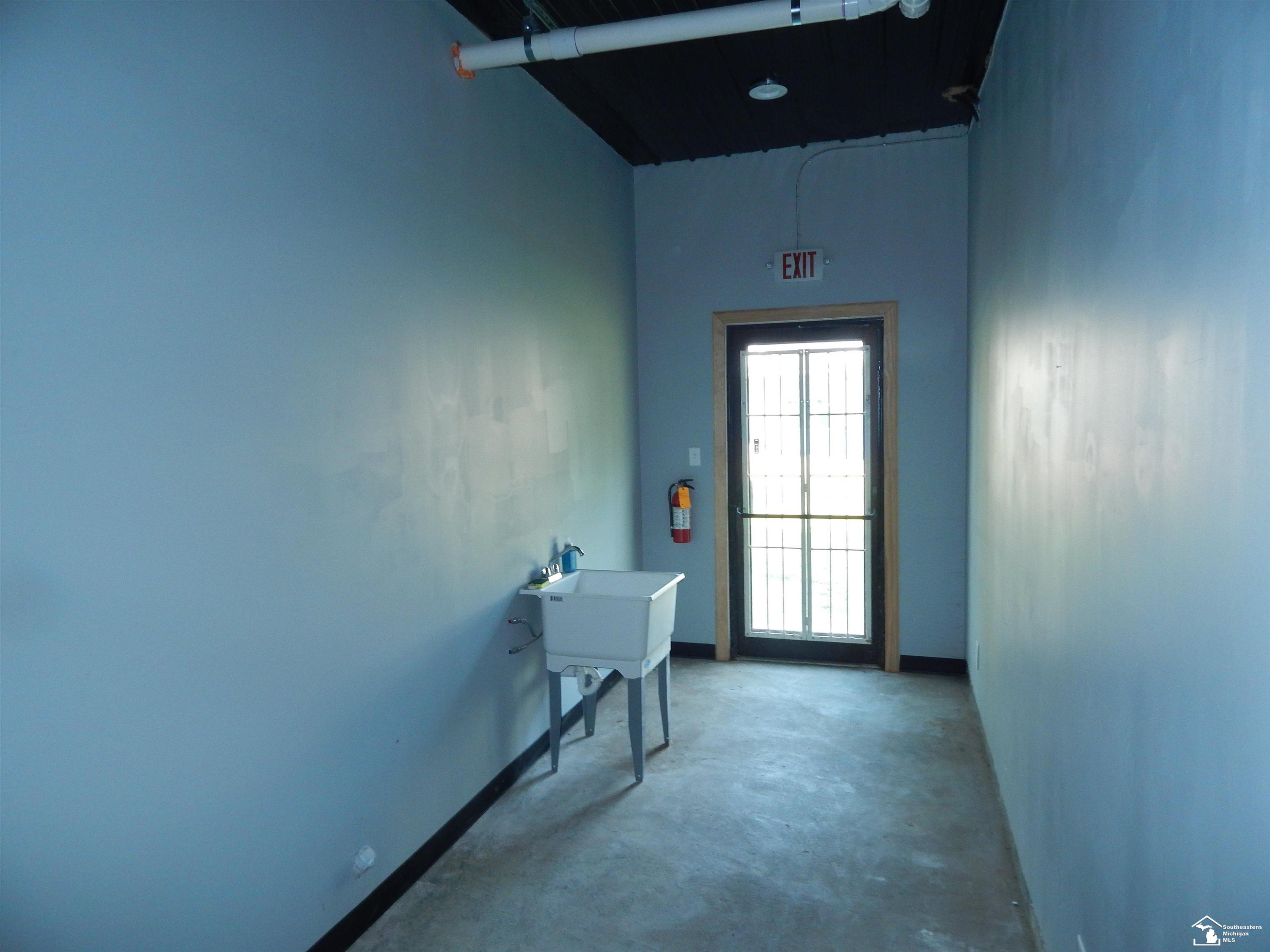 10606 Lewis Avenue, Temperance, MI 48182 — Photo 9