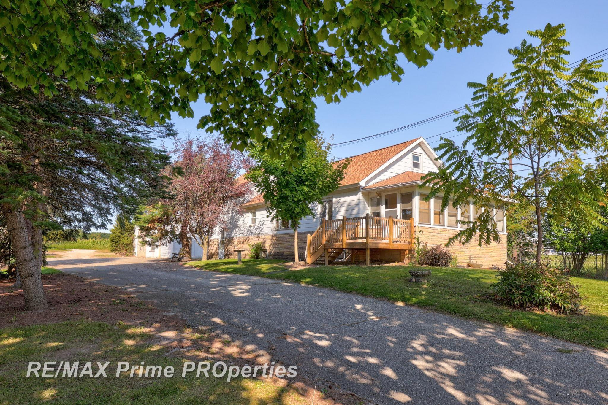 17 N Hooper Street, Caro, MI 48723 — Photo 2