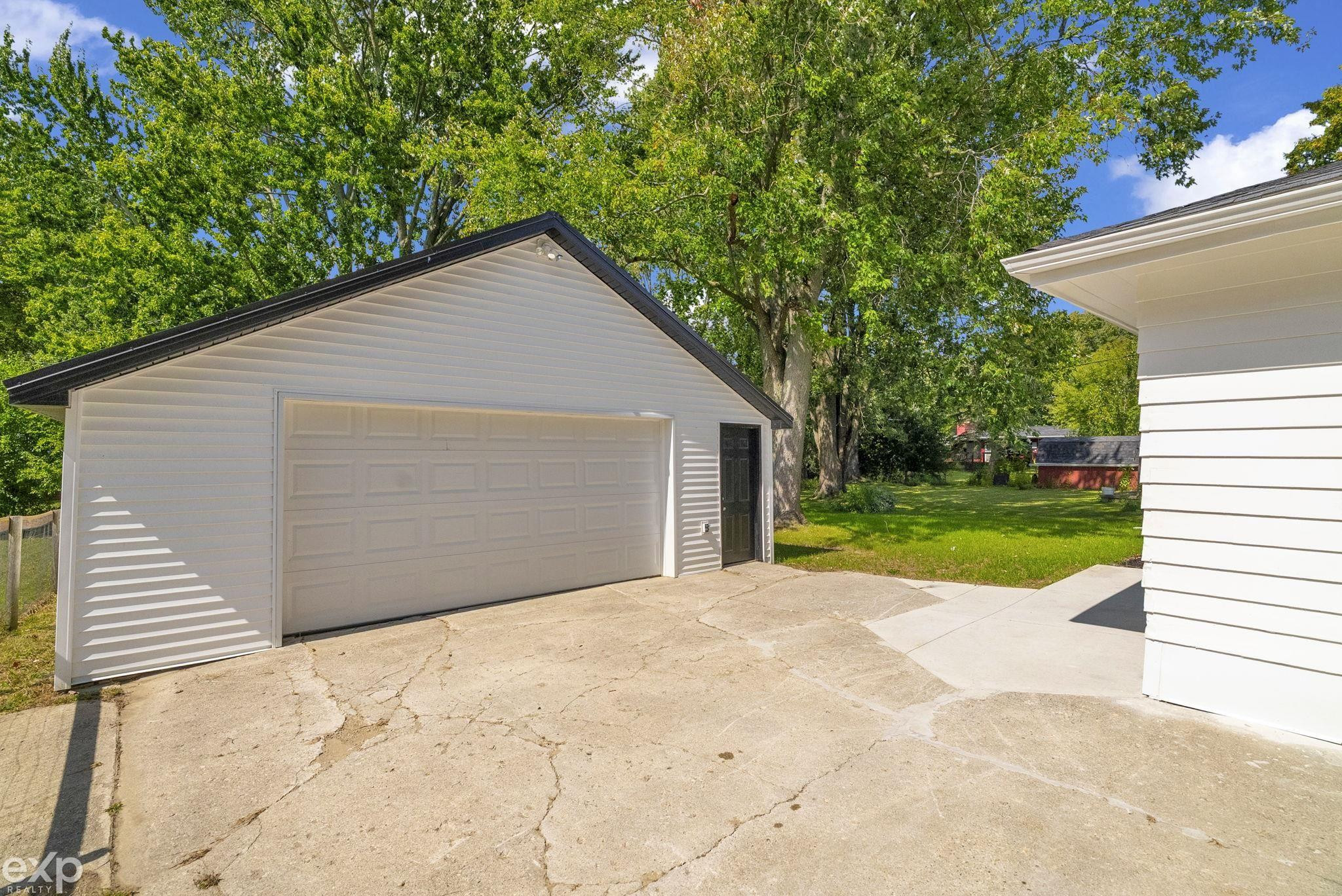 303 N Kennefic Street, Yale, MI 48097 — Photo 2