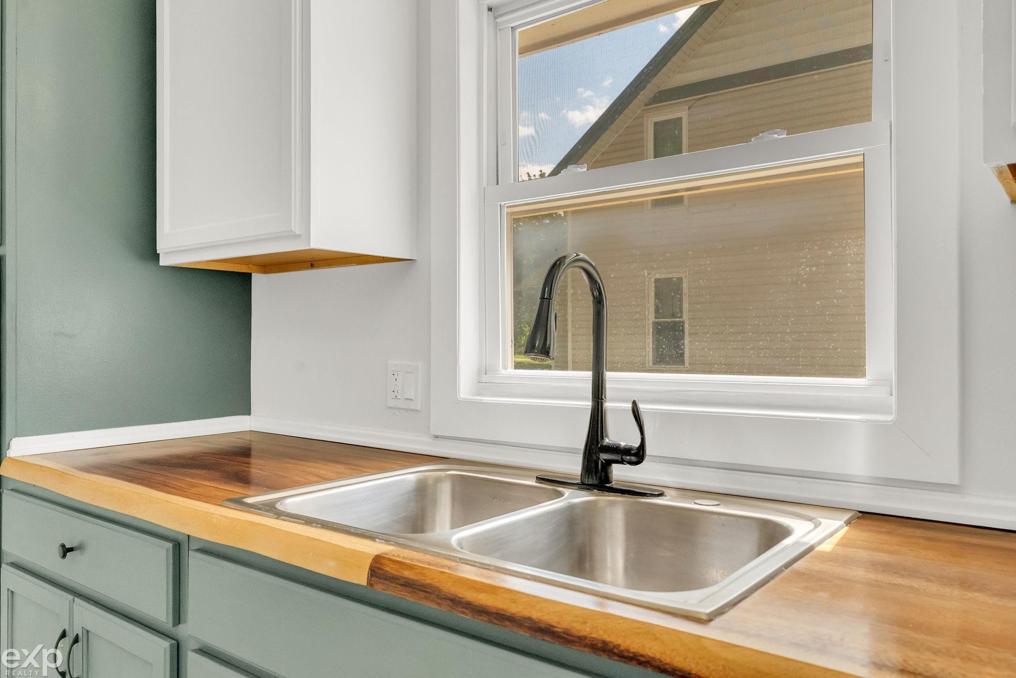 303 N Kennefic Street, Yale, MI 48097 — Photo 6
