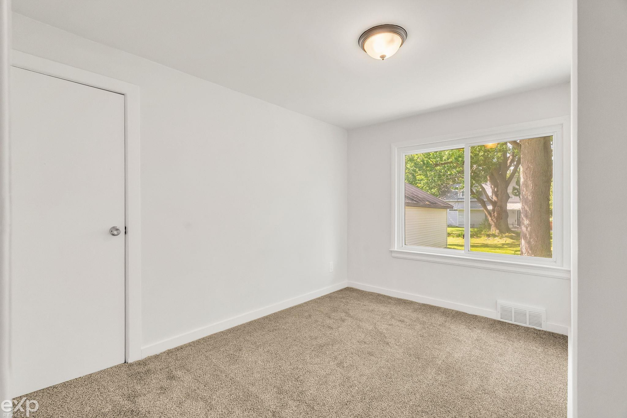 303 N Kennefic Street, Yale, MI 48097 — Photo 14