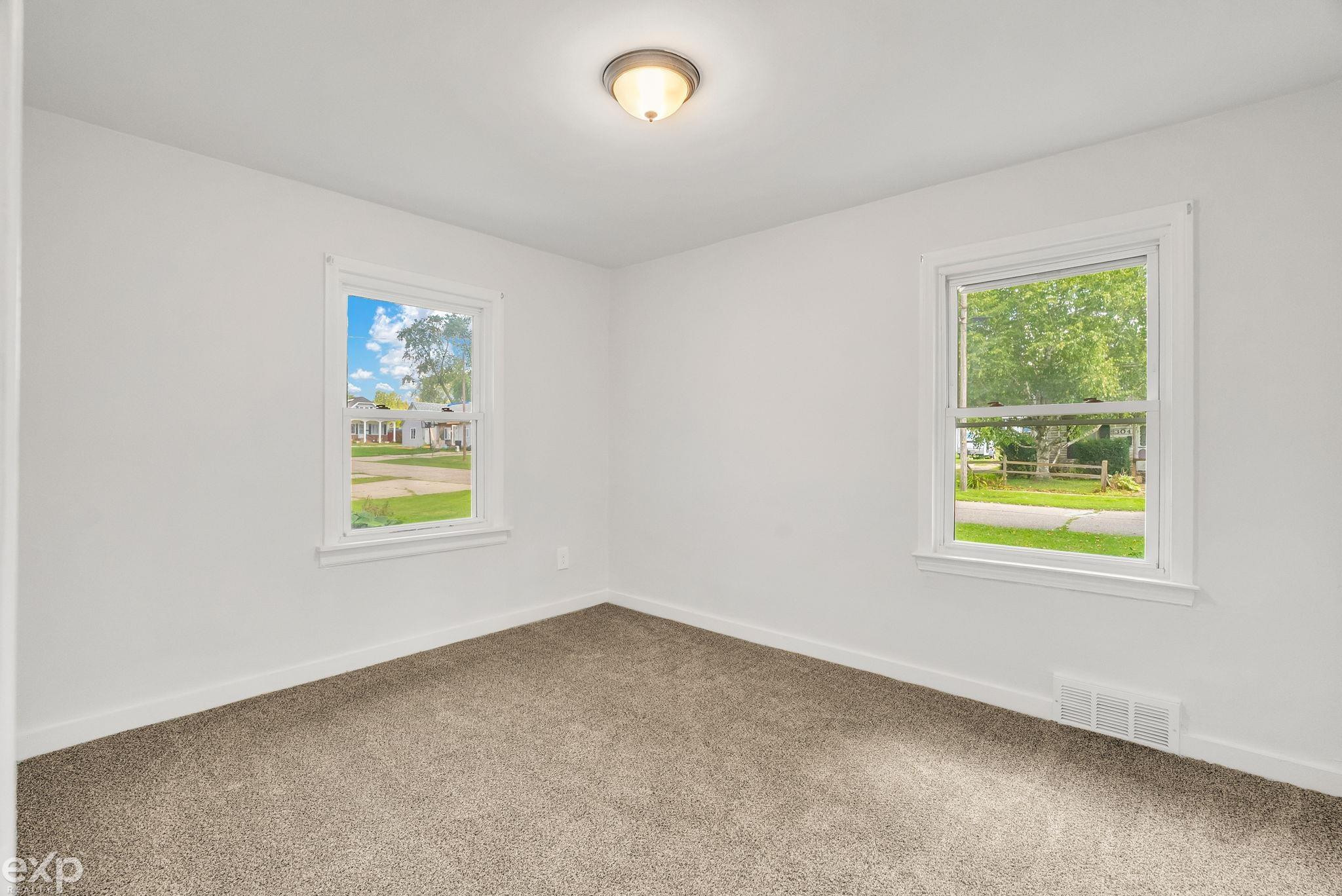 303 N Kennefic Street, Yale, MI 48097 — Photo 16