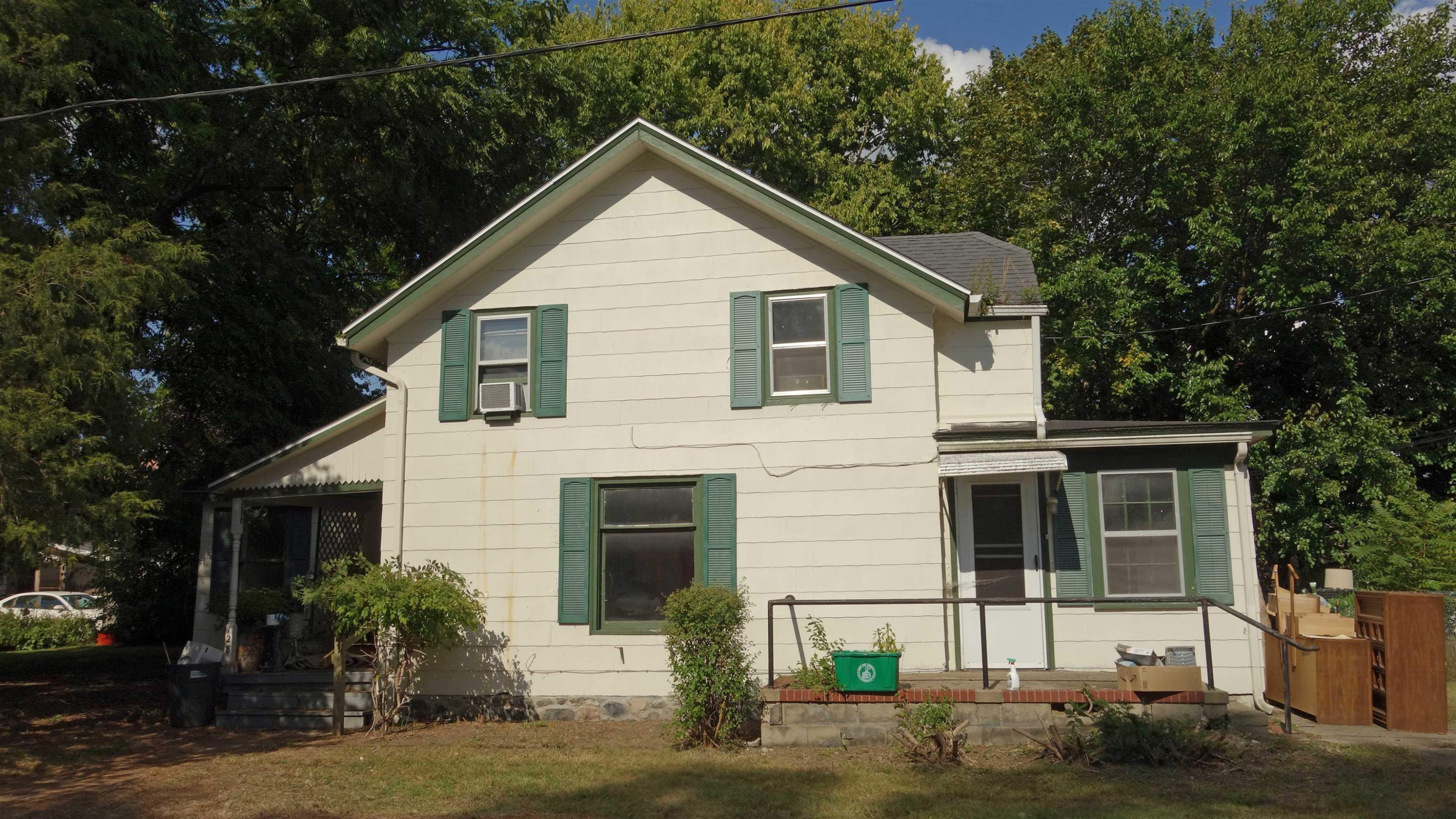 128 Pearl Street, Chesaning, MI 48616 — front exterior