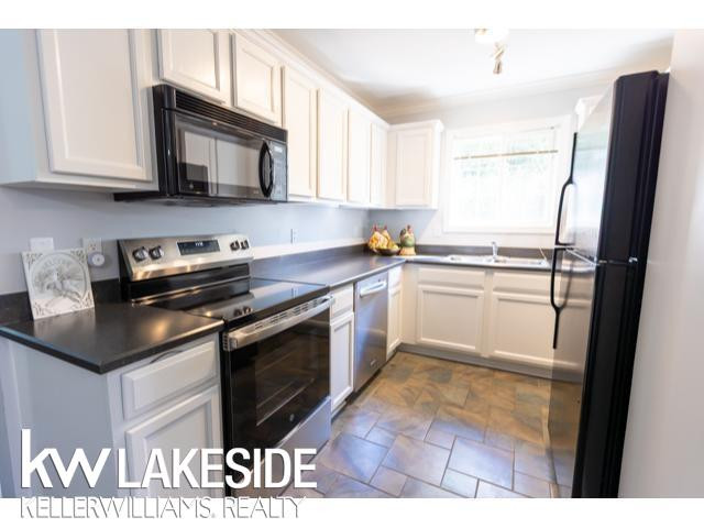 284 Park Green Drive, Lake Orion, MI 48362 — Photo 11