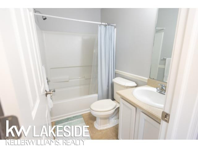284 Park Green Drive, Lake Orion, MI 48362 — Photo 13