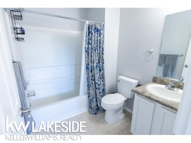 284 Park Green Drive, Lake Orion, MI 48362 — Photo 16