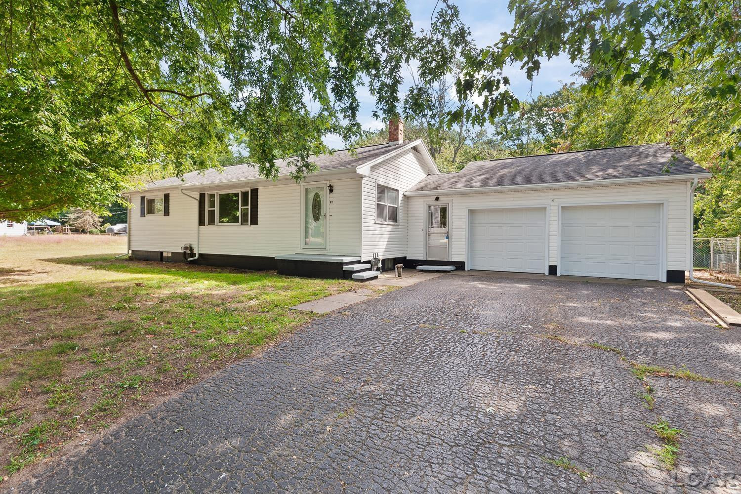 41 Bailey Drive, Adrian, MI 49221 — front exterior