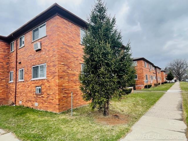 8207 Schaefer Highway, Detroit, MI 48228 — Photo 10