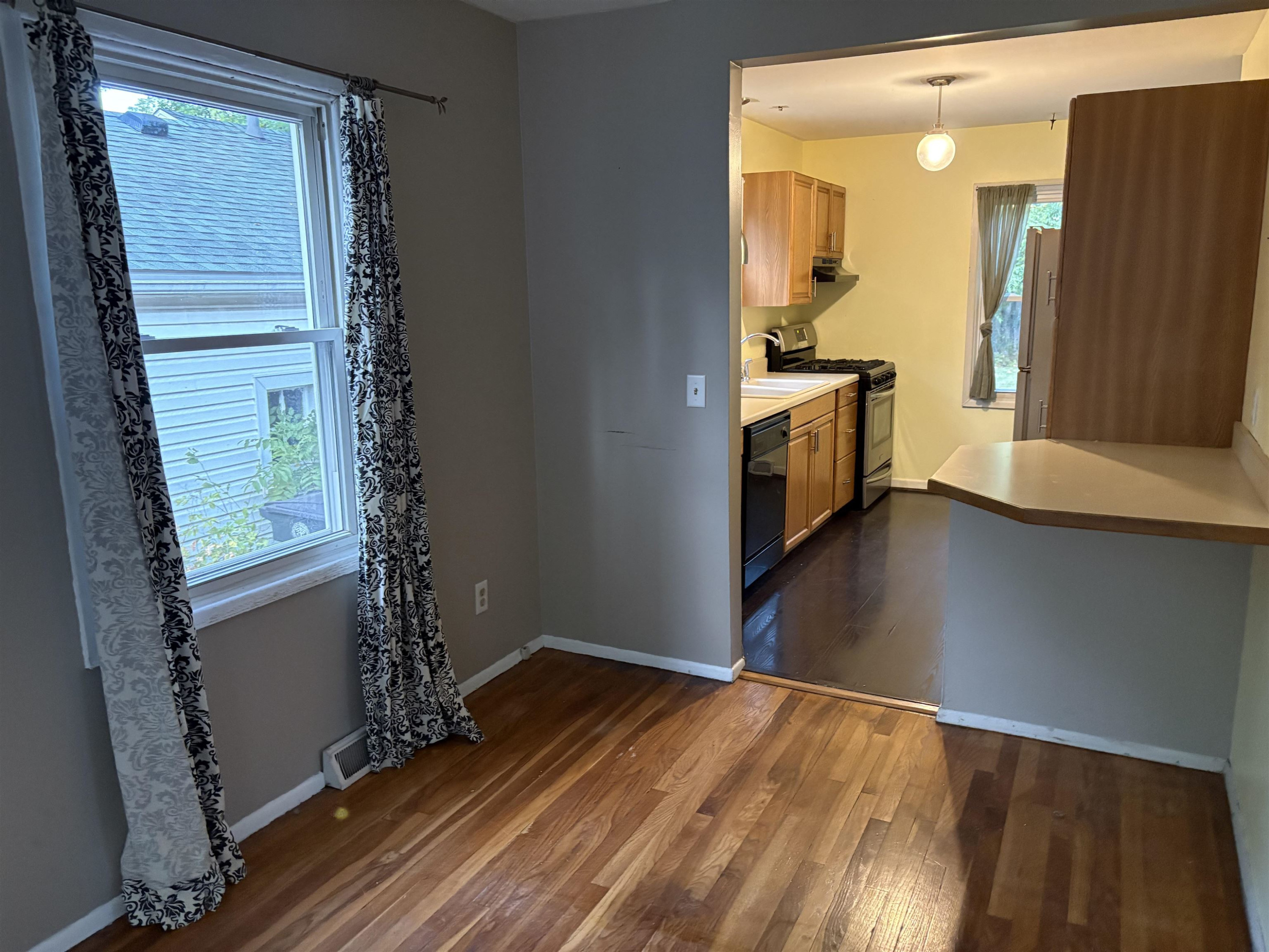 586 Lexington Avenue, East Lansing, MI 48823 — Photo 6