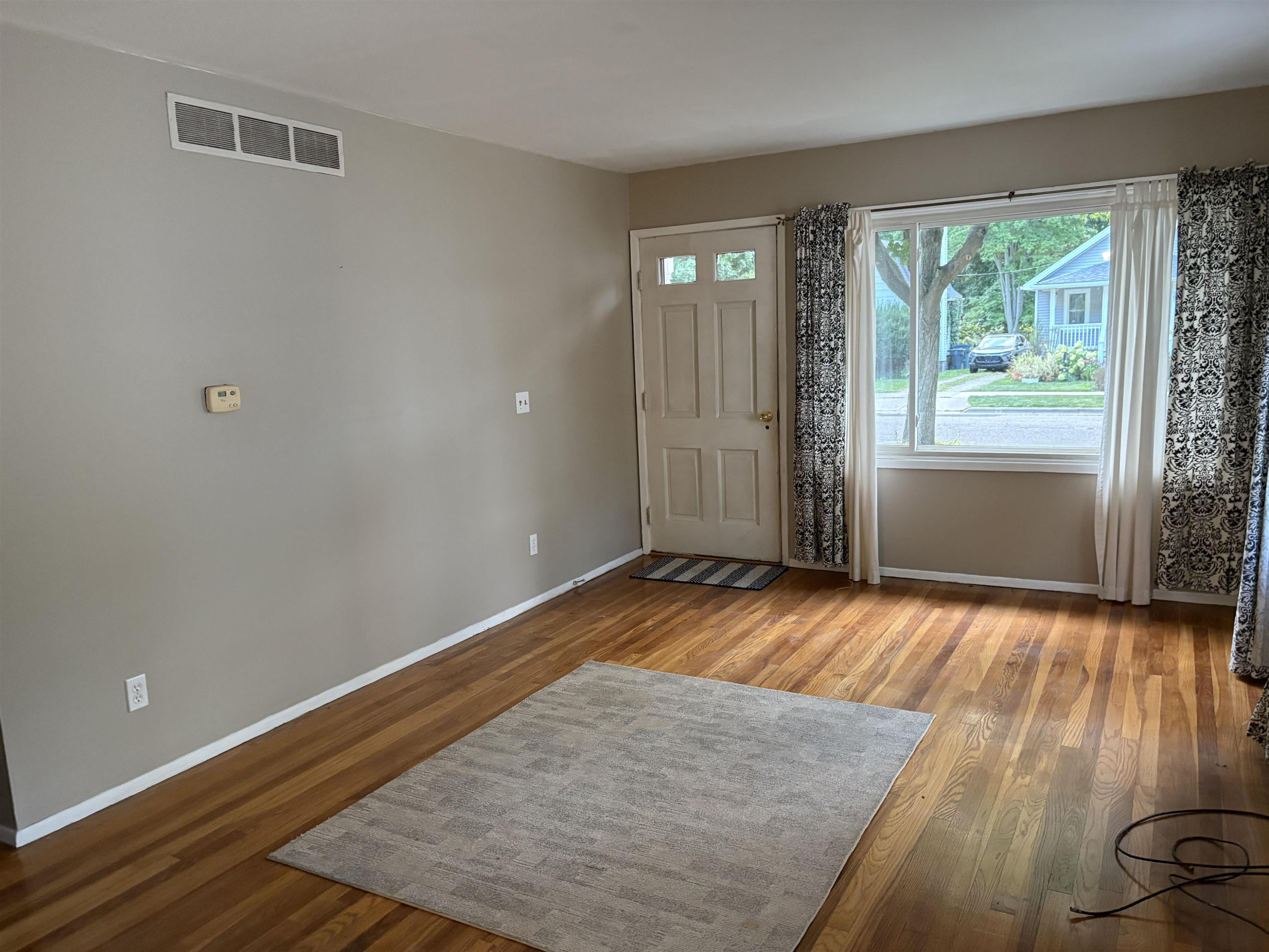 586 Lexington Avenue, East Lansing, MI 48823 — Photo 7