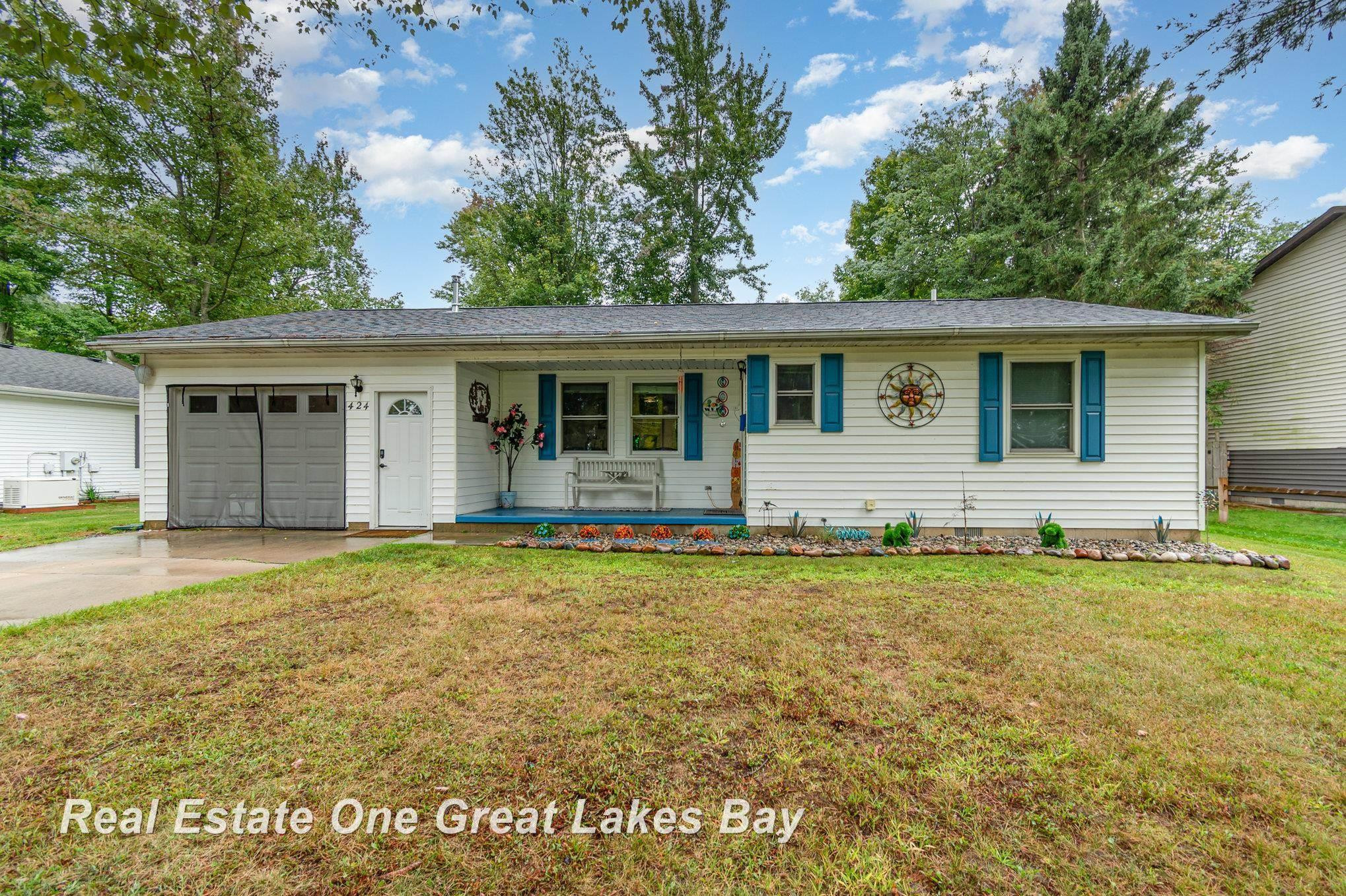 424 Lakewood Drive, East Tawas, MI 48730 — front exterior