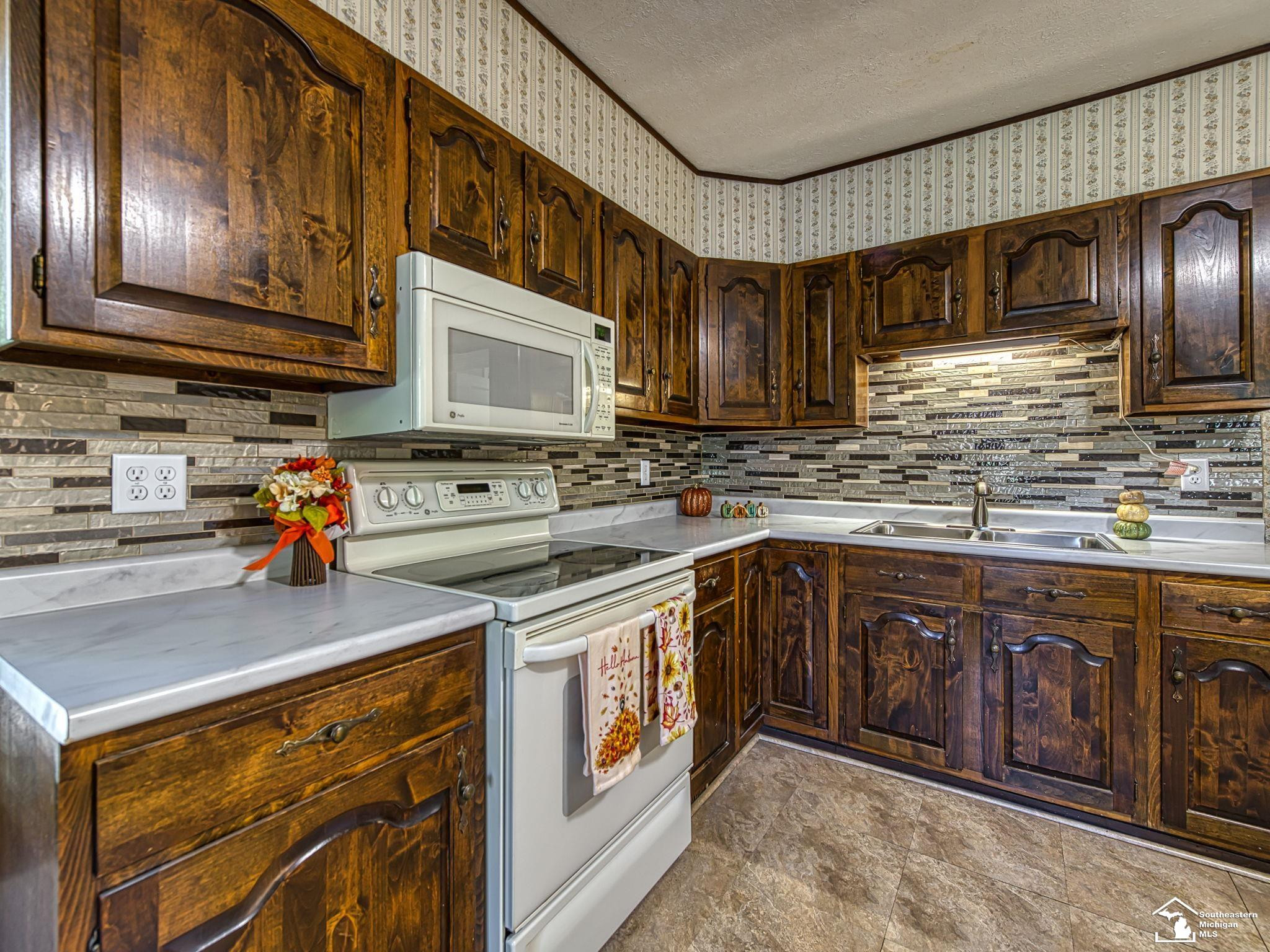 403 E 2nd Street, Monroe, MI 48161 — Photo 7