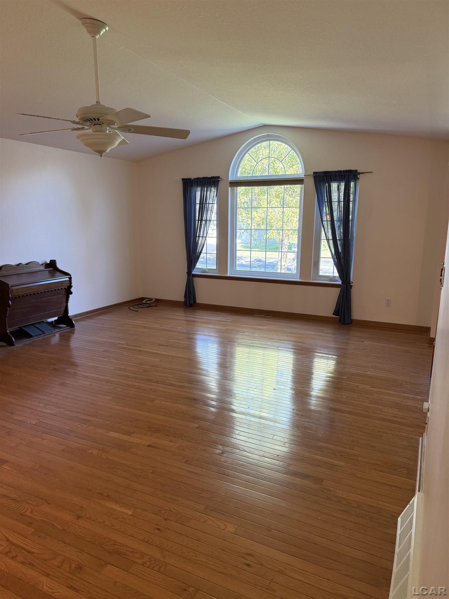802 Lakewood Drive, Adrian, MI 49221 — Photo 3