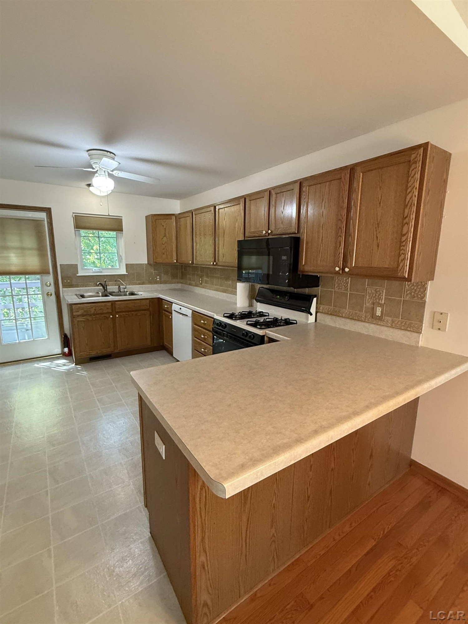 802 Lakewood Drive, Adrian, MI 49221 — Photo 5