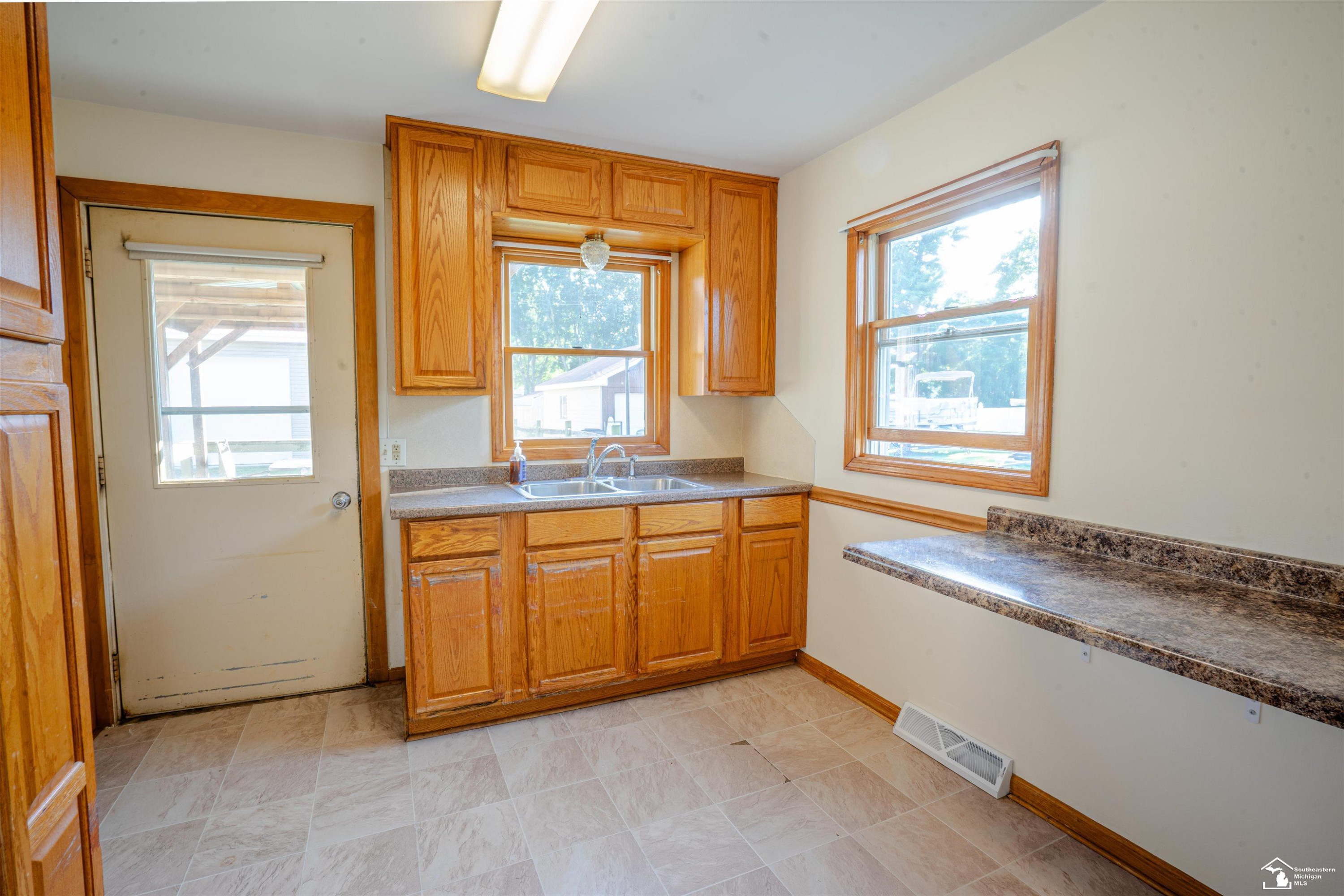 154 E Madison Street, Petersburg, MI 49270 — Photo 5