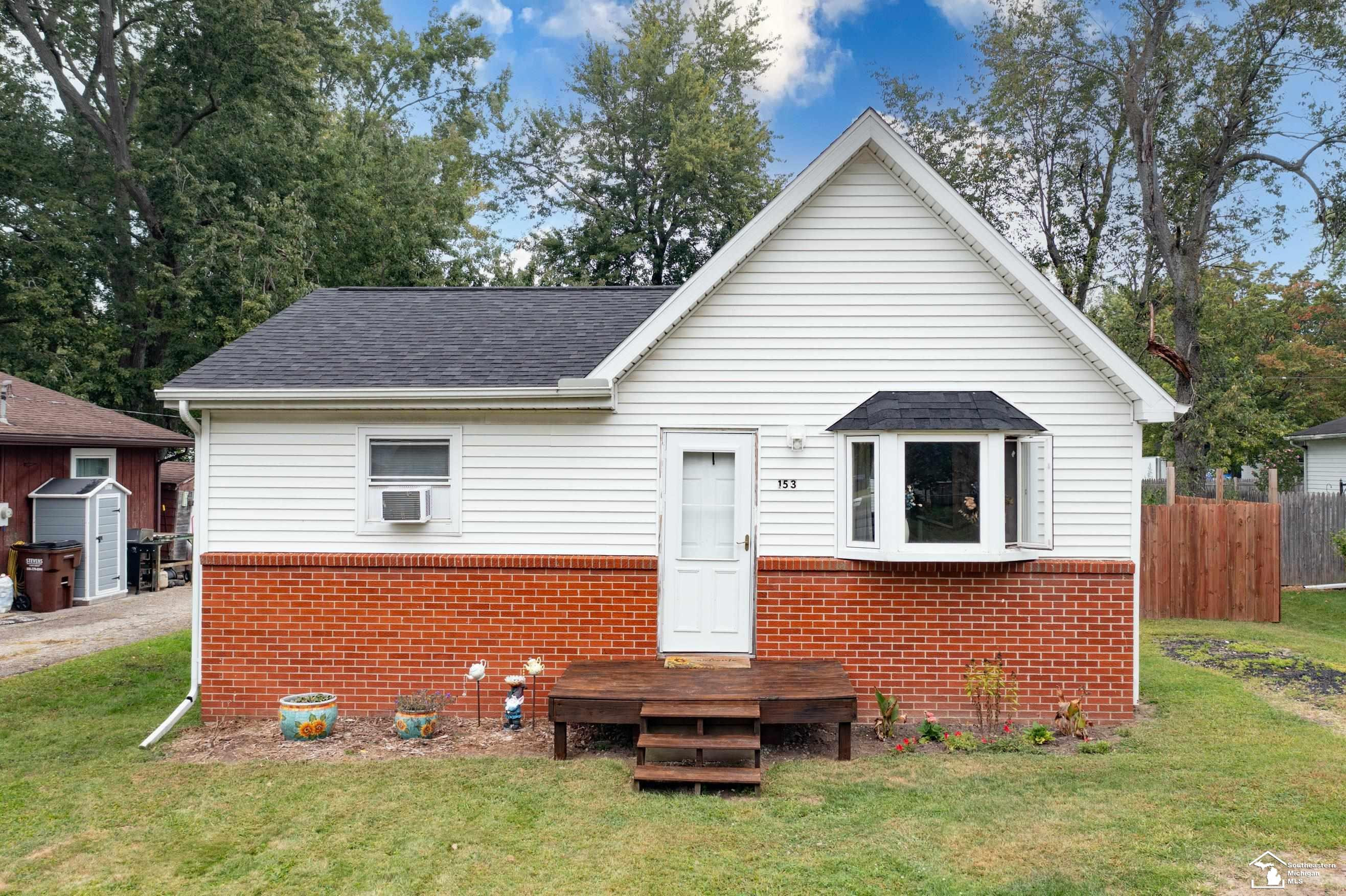 153 E Vesey Street, Petersburg, MI 49270 — front exterior