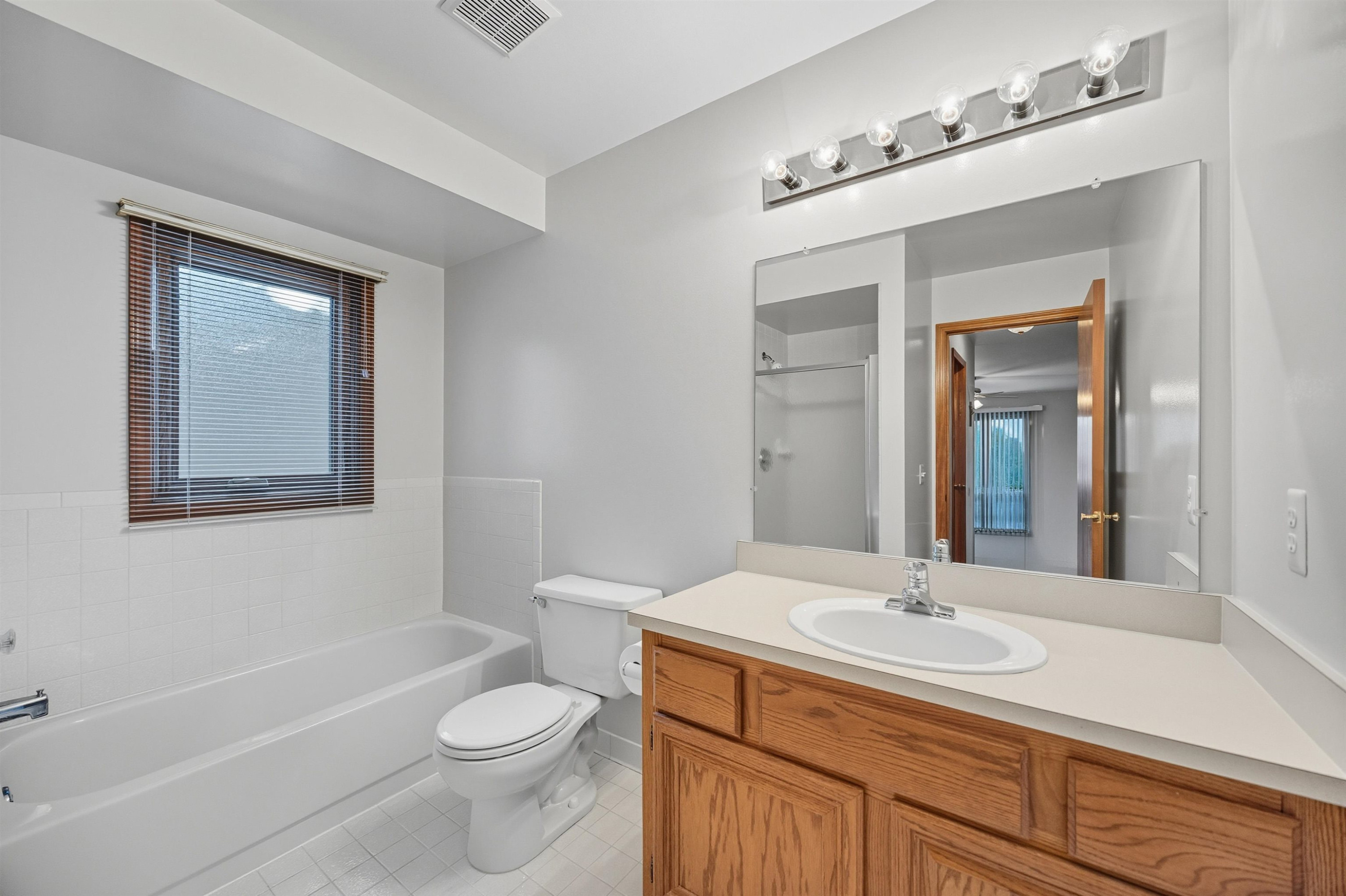 43472 Pointe Drive, Clinton, MI 48038 — Photo 23