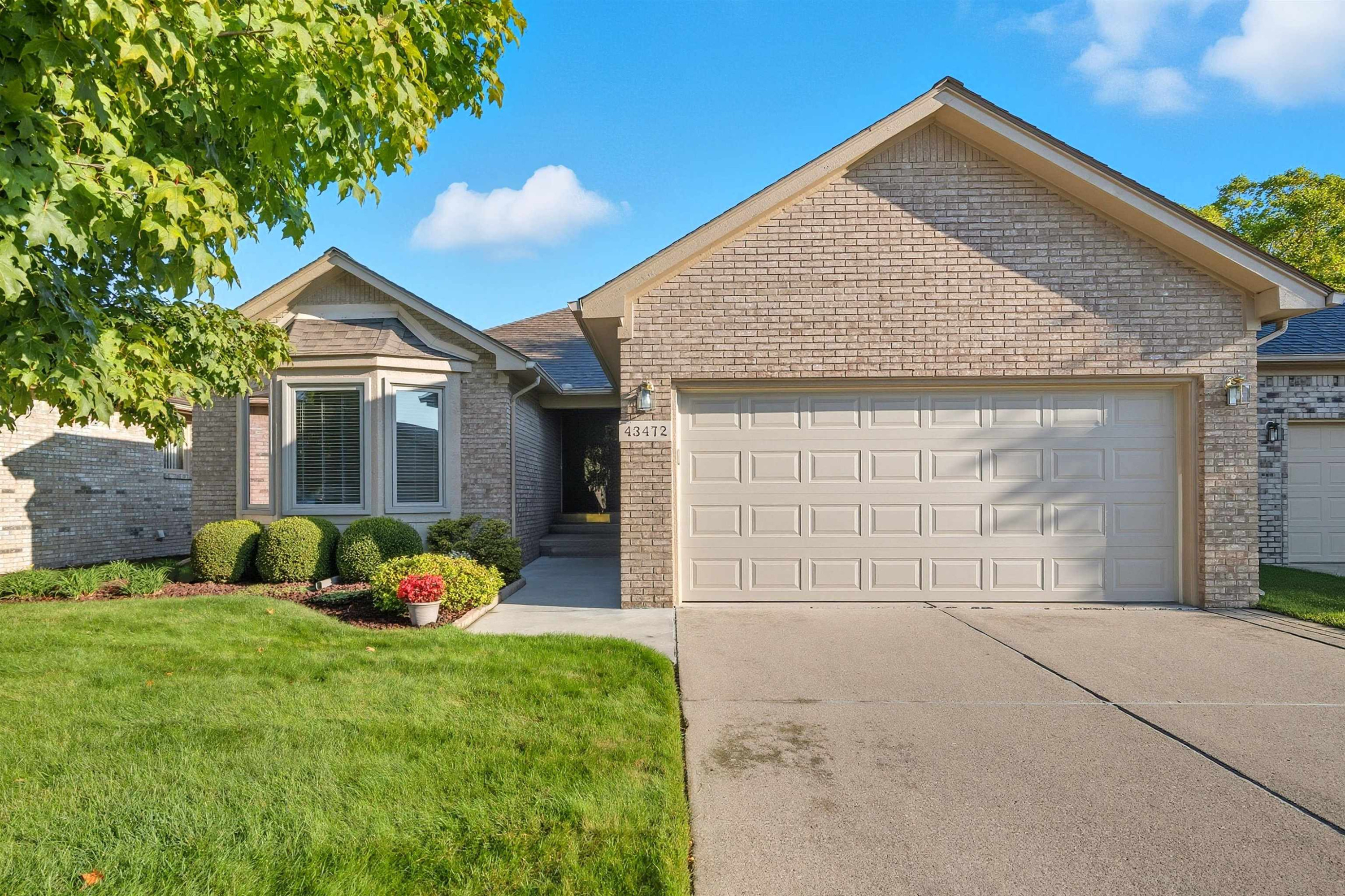 43472 Pointe Drive, Clinton, MI 48038 — Photo 27