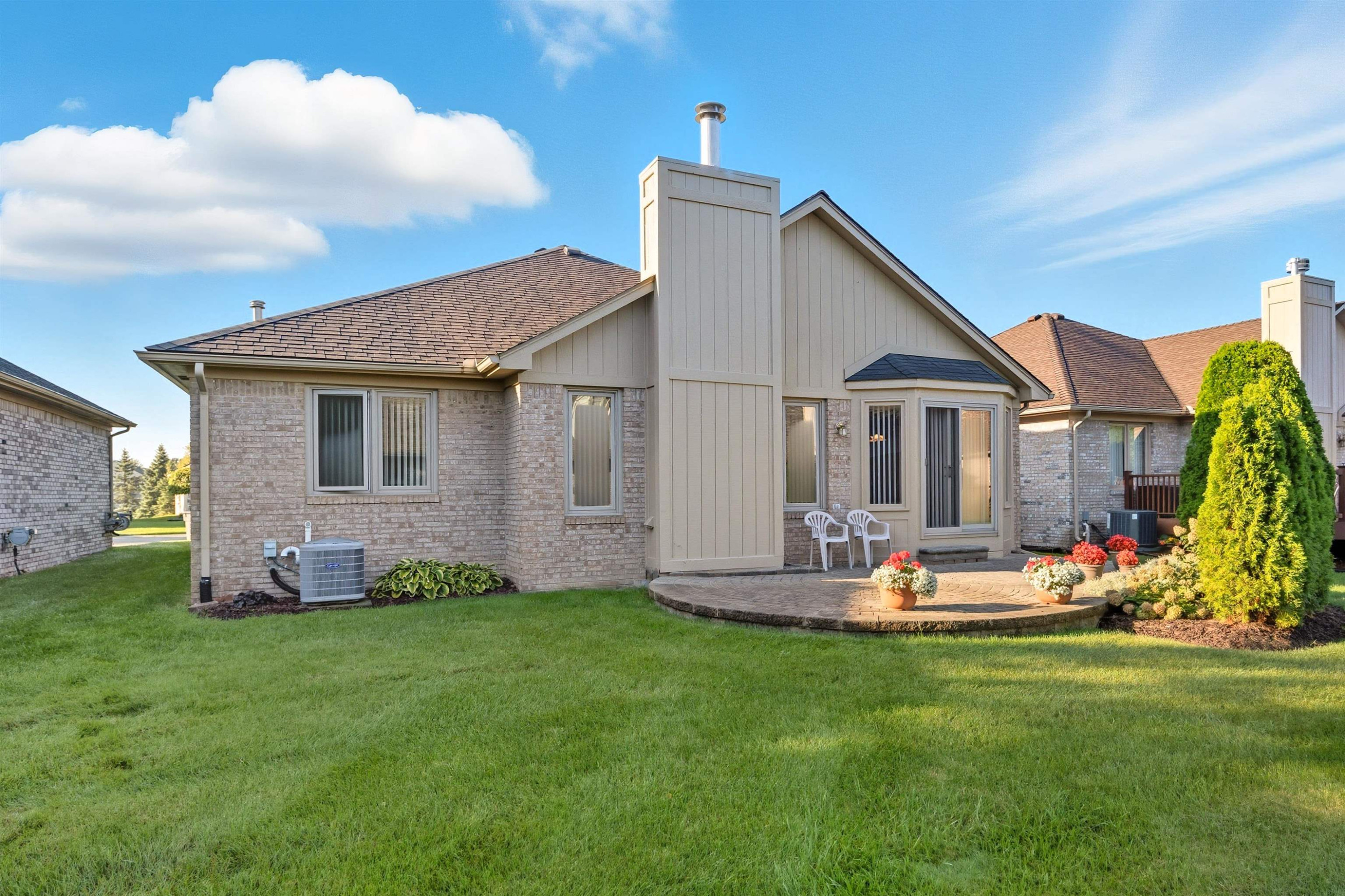 43472 Pointe Drive, Clinton, MI 48038 — Photo 2