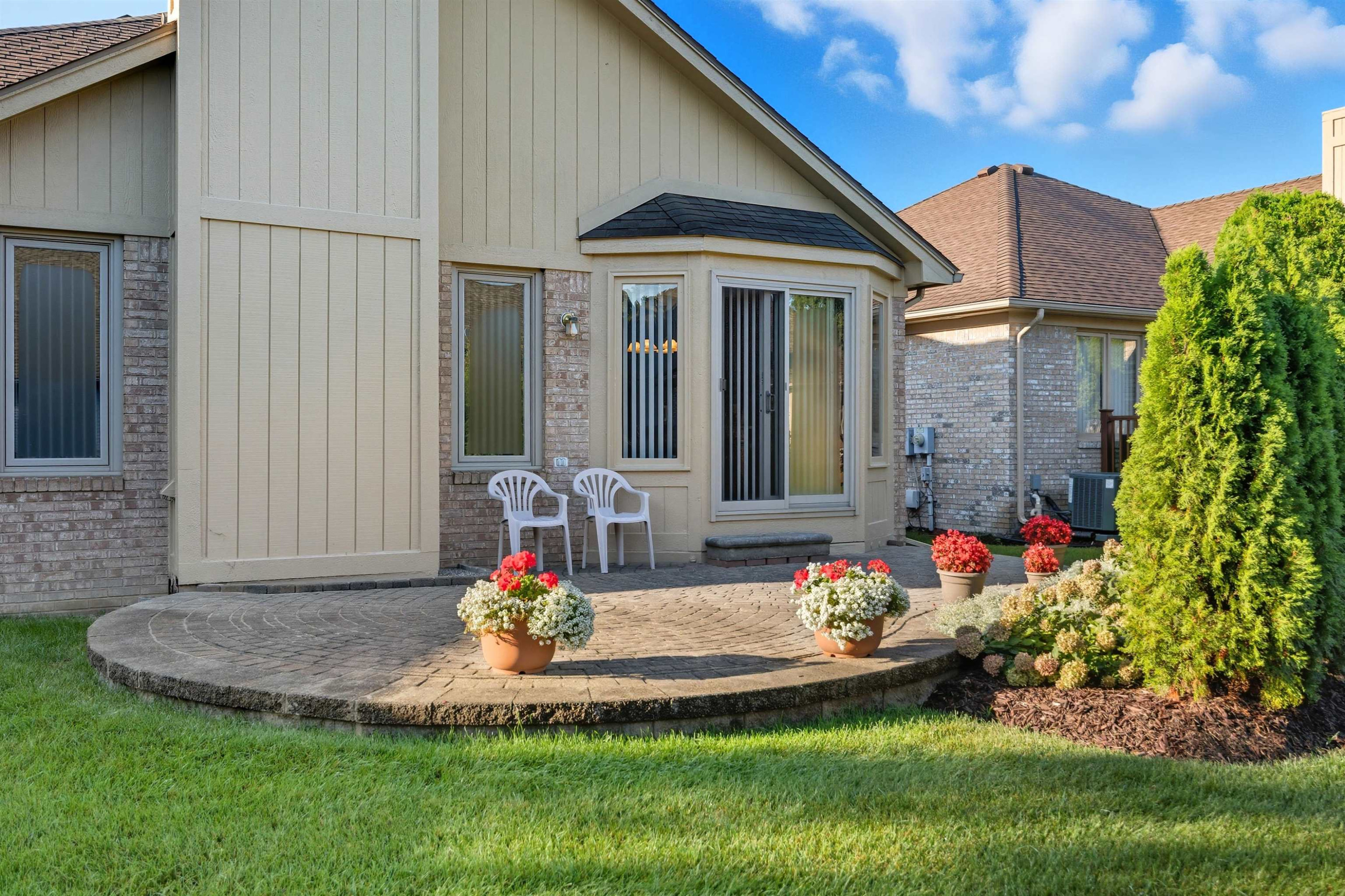 43472 Pointe Drive, Clinton, MI 48038 — Photo 4