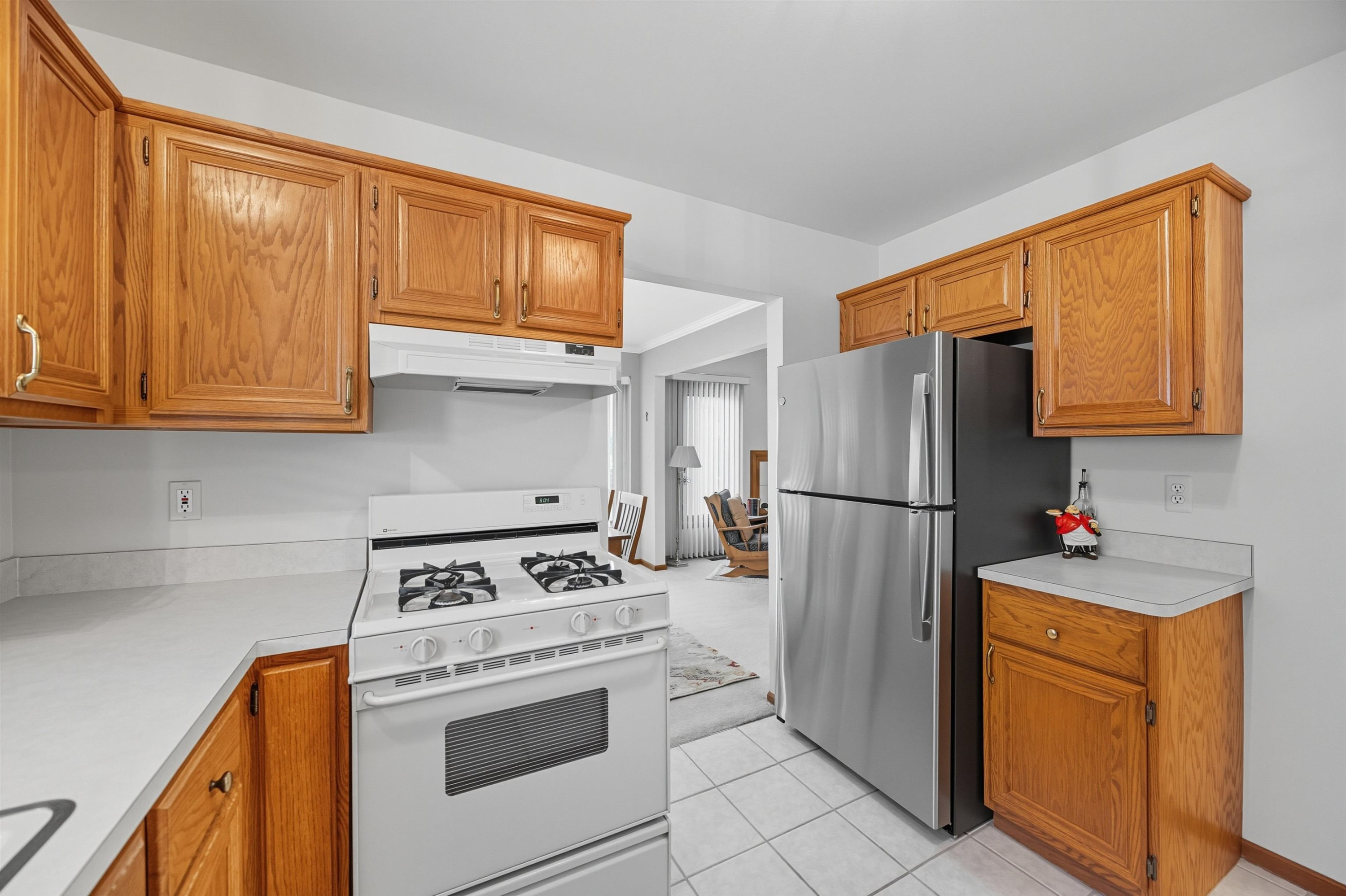 43472 Pointe Drive, Clinton, MI 48038 — Photo 14