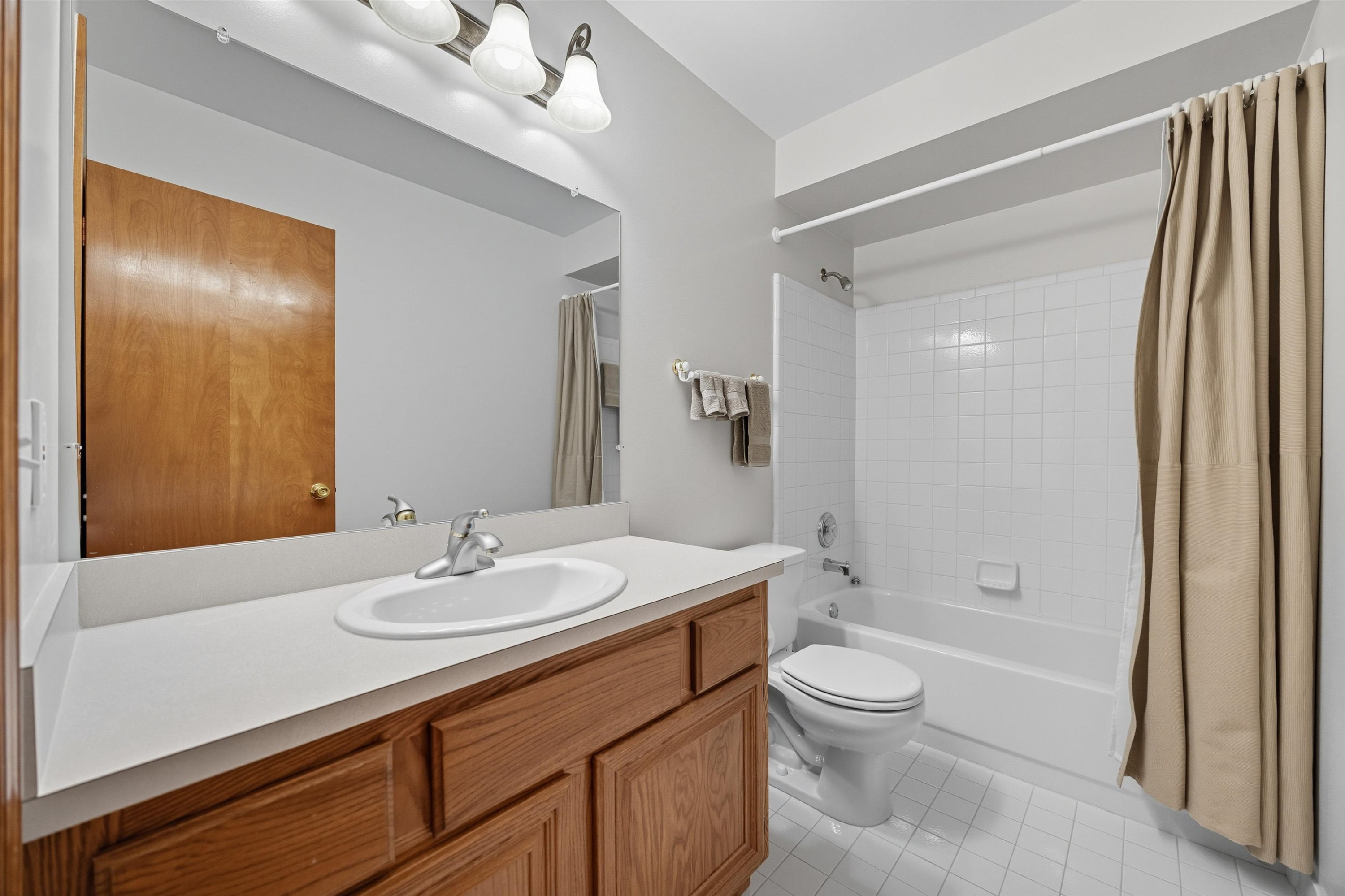 43472 Pointe Drive, Clinton, MI 48038 — Photo 20
