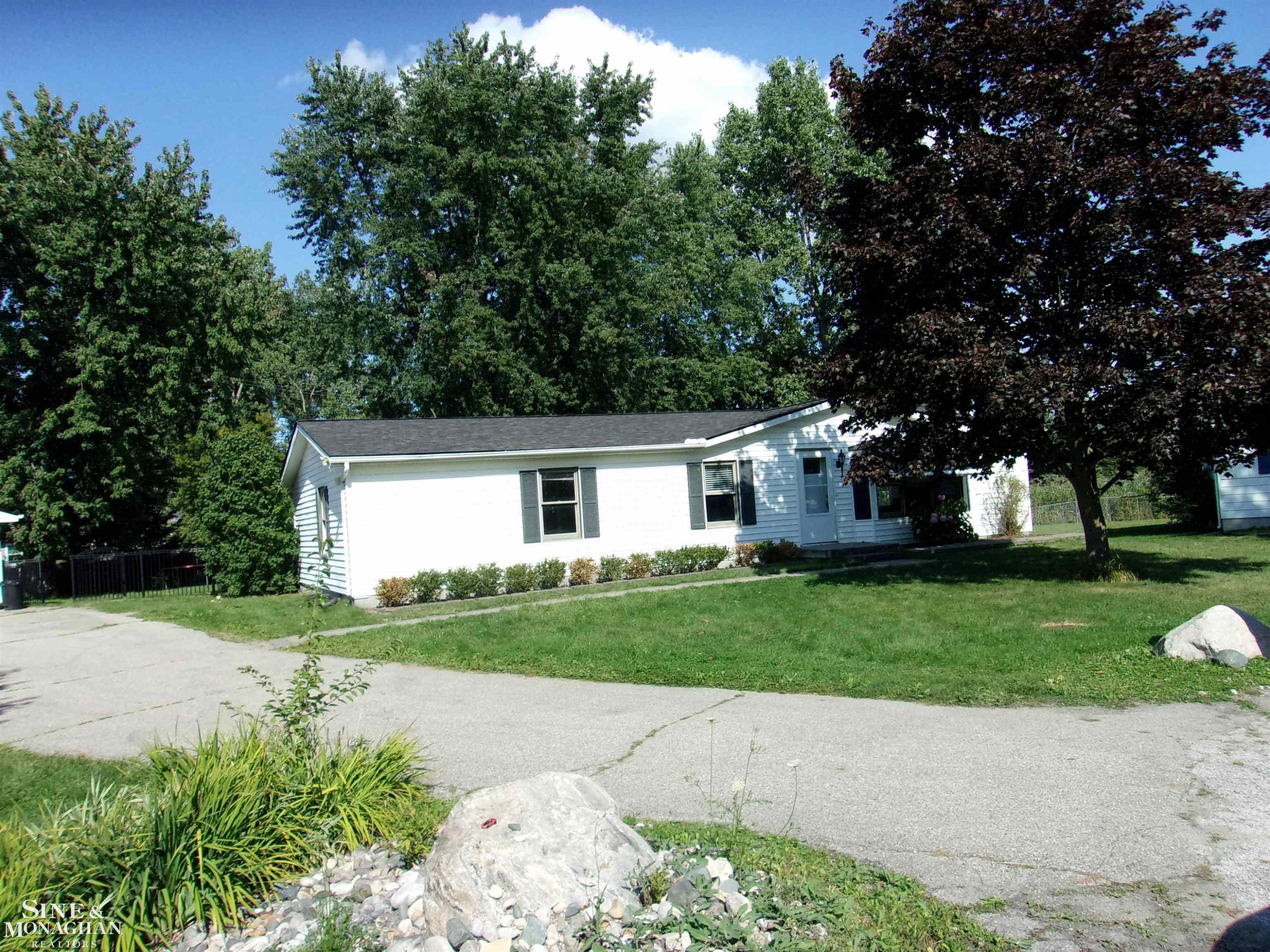1575 Grandview Court, MI 48079 — Photo 2
