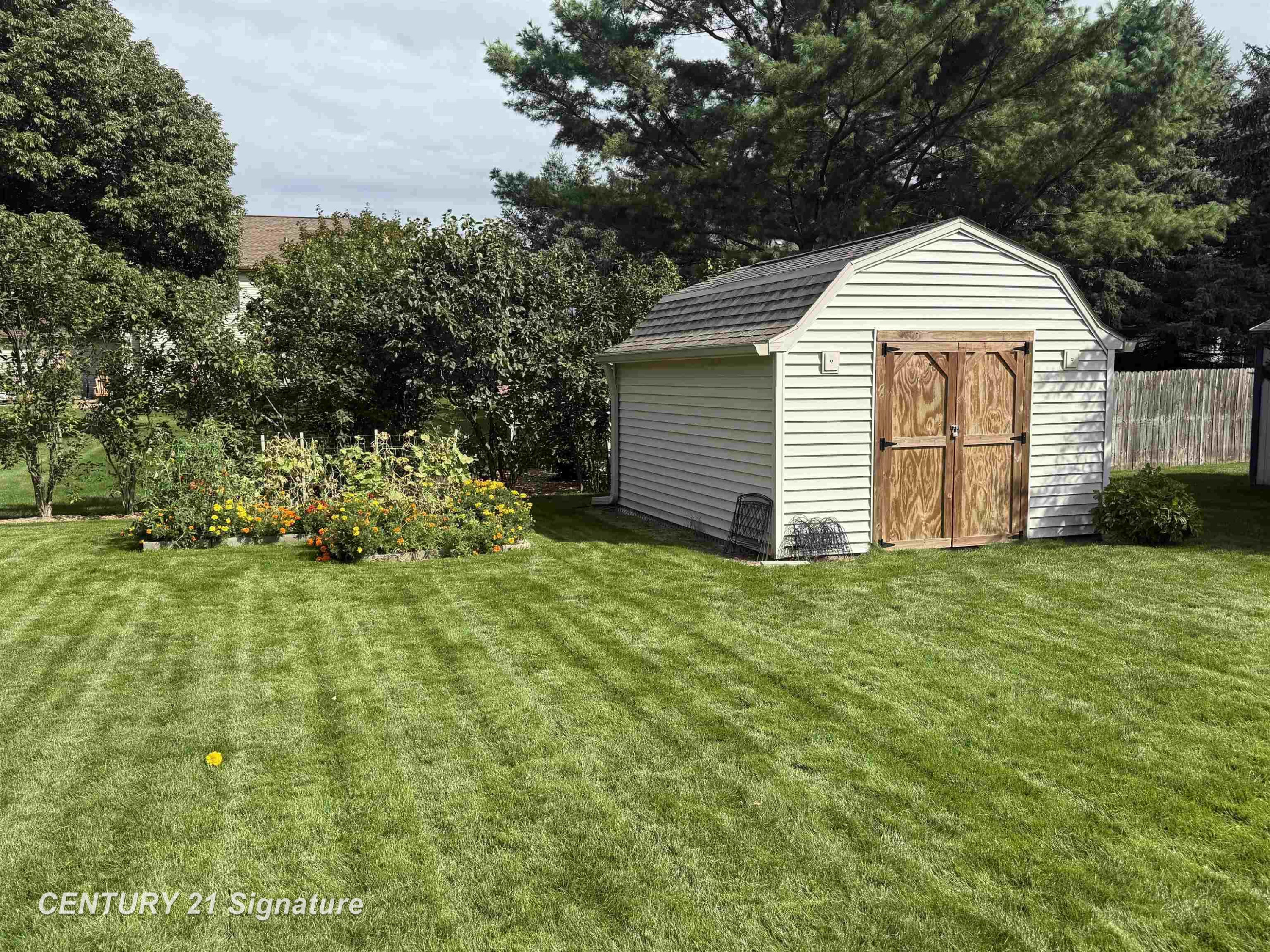 7724 Hillbridge Drive, Freeland, MI 48623 — Photo 47