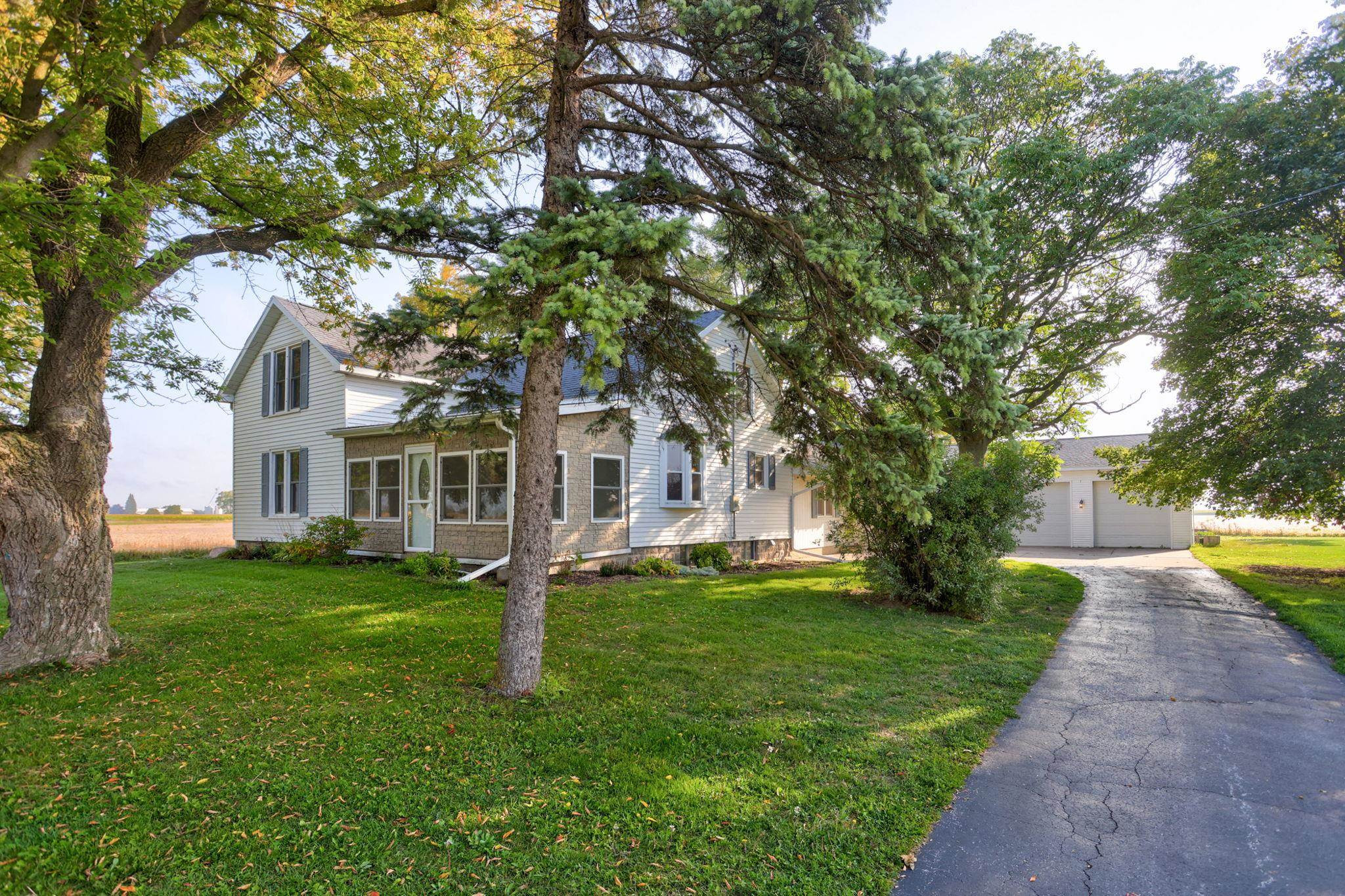3175 S Carter Road, Auburn, MI 48611 — front exterior