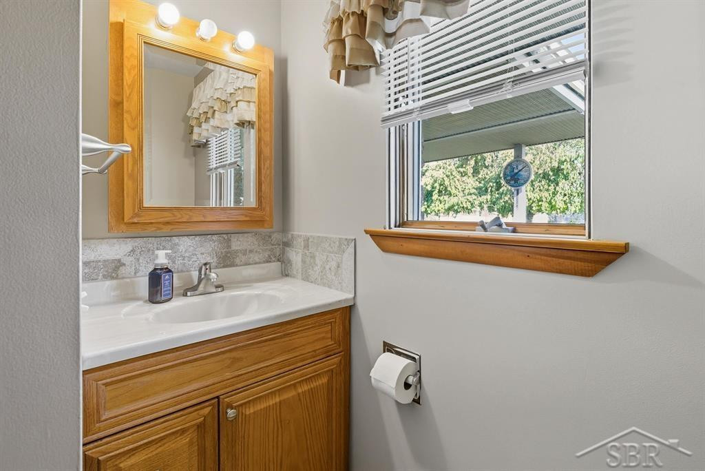 268 W Midland Road, Auburn, MI 48611 — Photo 23