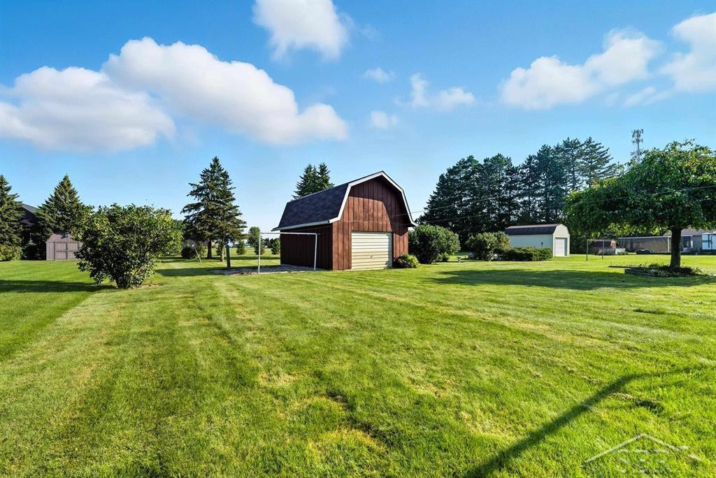 268 W Midland Road, Auburn, MI 48611 — Photo 32
