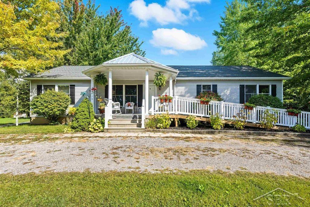 8879 Maple Road, Bridgeport, MI 48722 — front exterior
