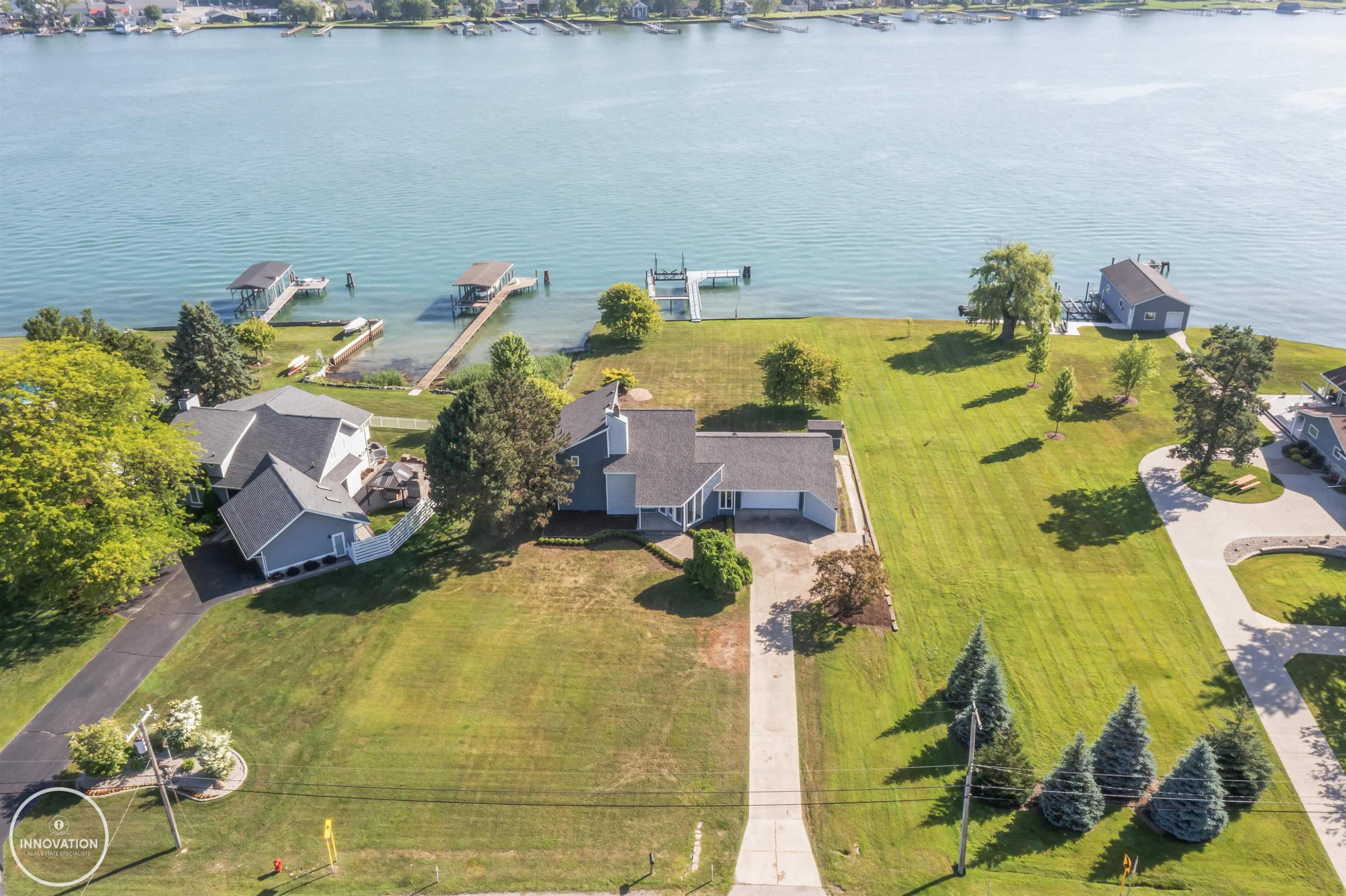 1600 N Channel Drive, MI 48028 — Photo 3