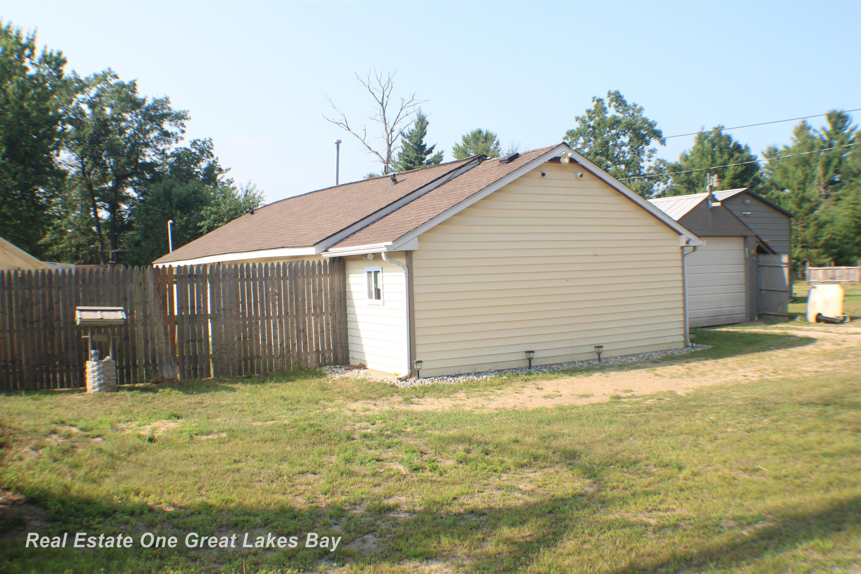 1714 Michael Drive, Alger, MI — Photo 3
