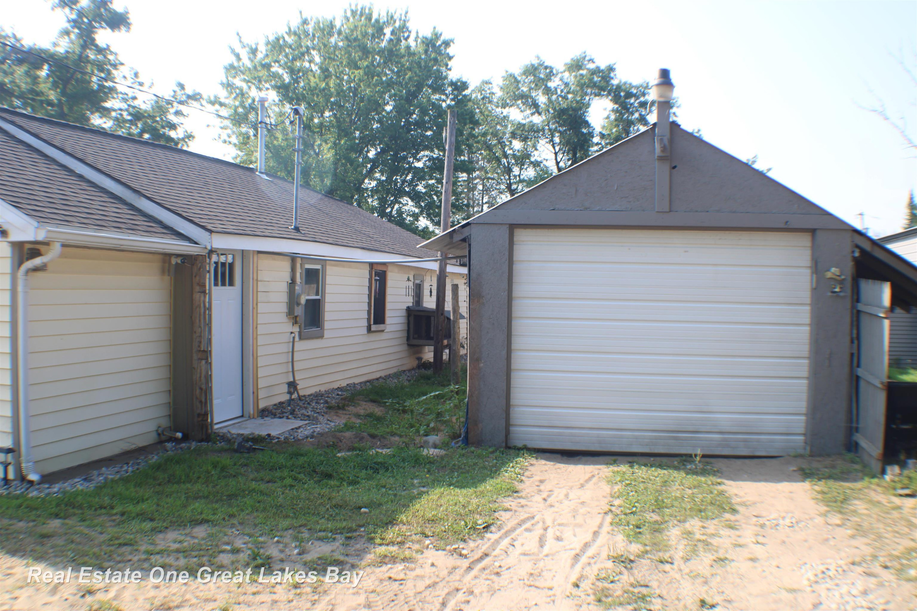 1714 Michael Drive, Alger, MI — Photo 4